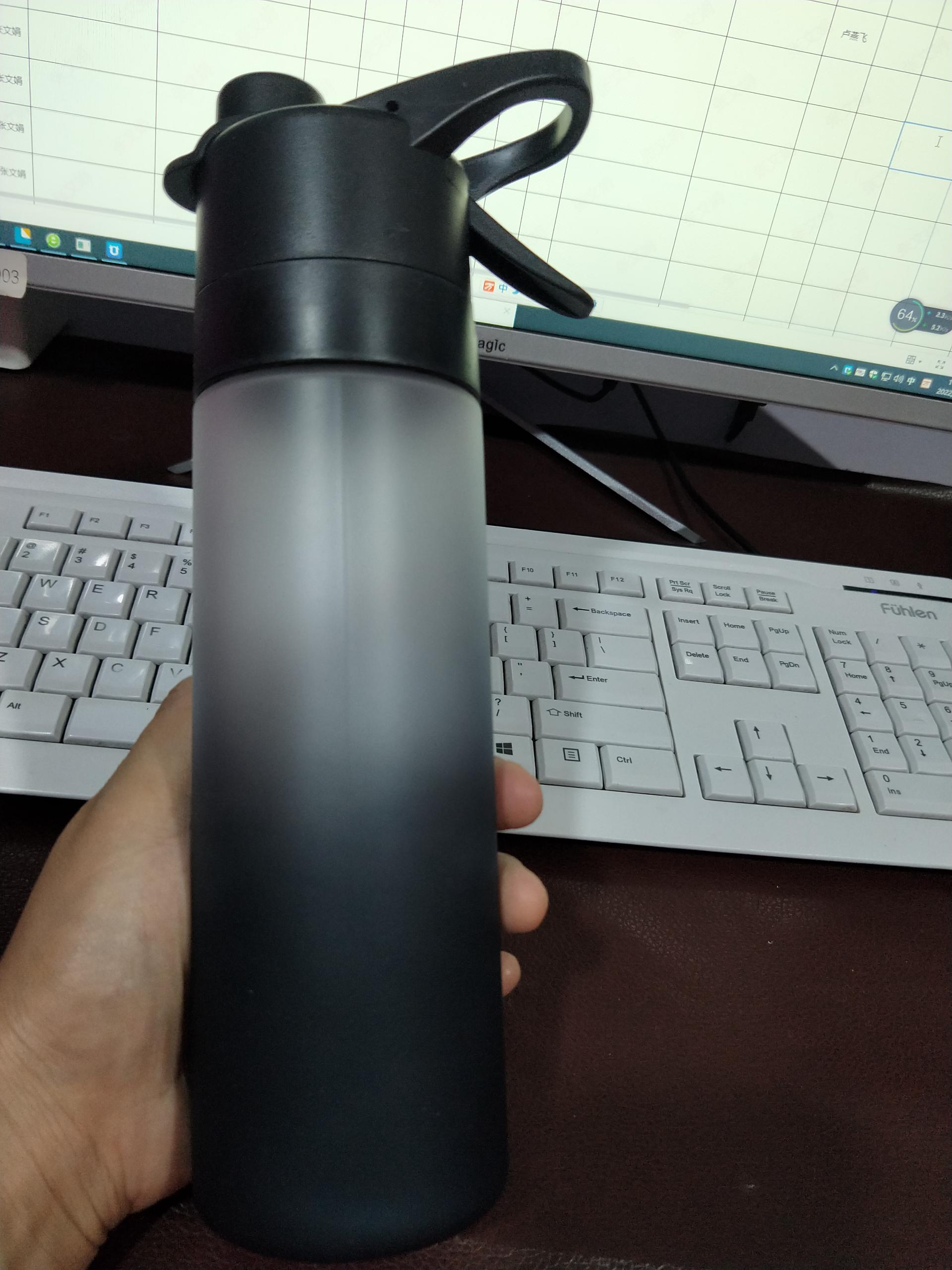 Large Capacity Spray Water Bottle for Sports Fitness and Travel
