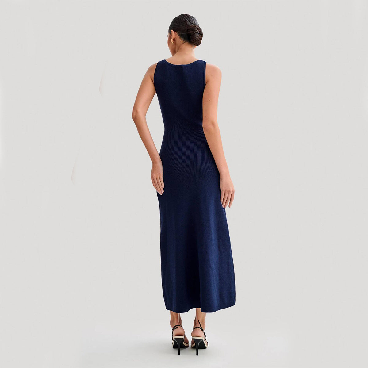 Minimalist Sleeveless Knitted Slim Fit Round Neck Midi Dress