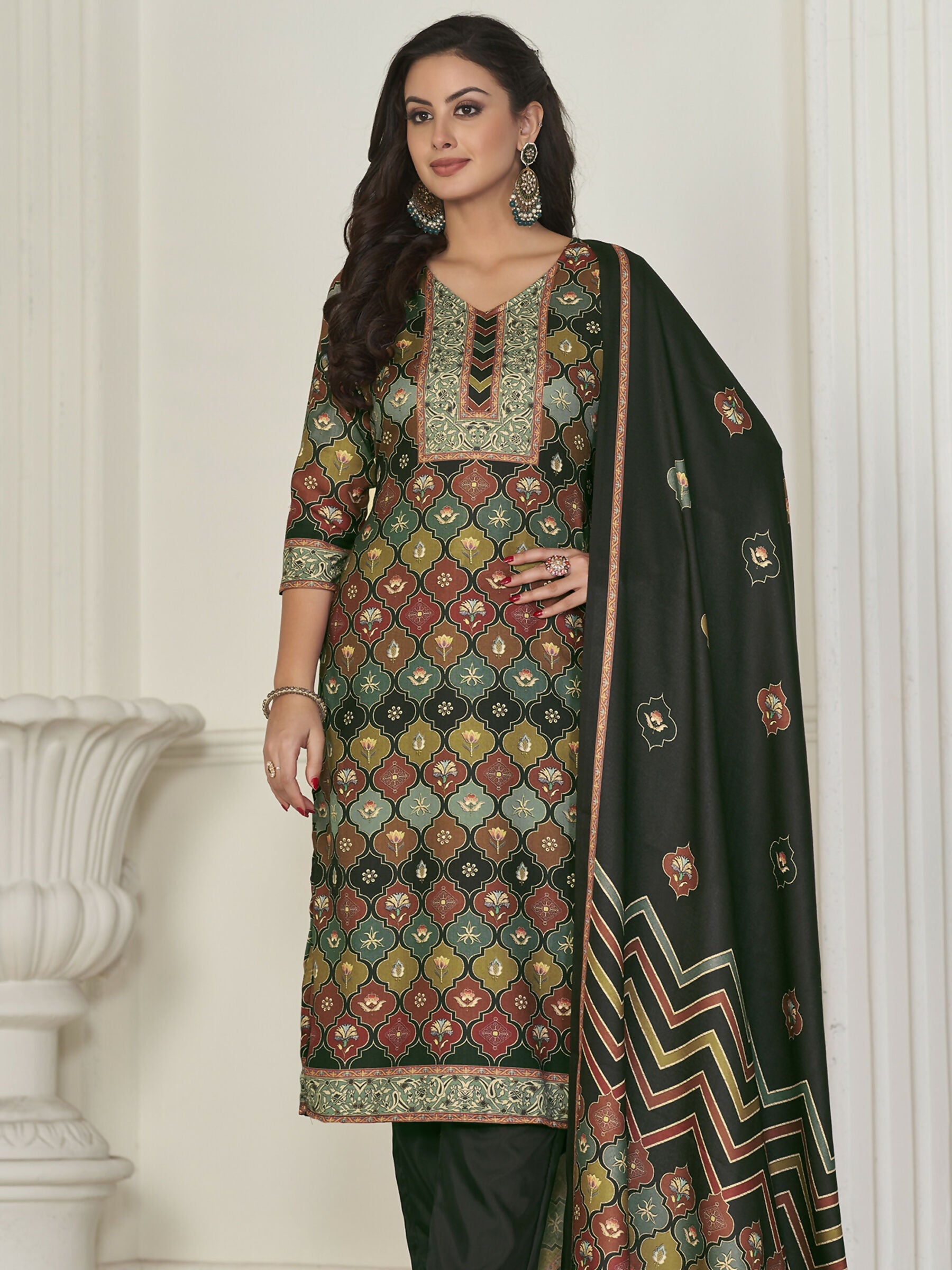 Women's Multicolor Pashmina Geometric Digital Print Kurta Set