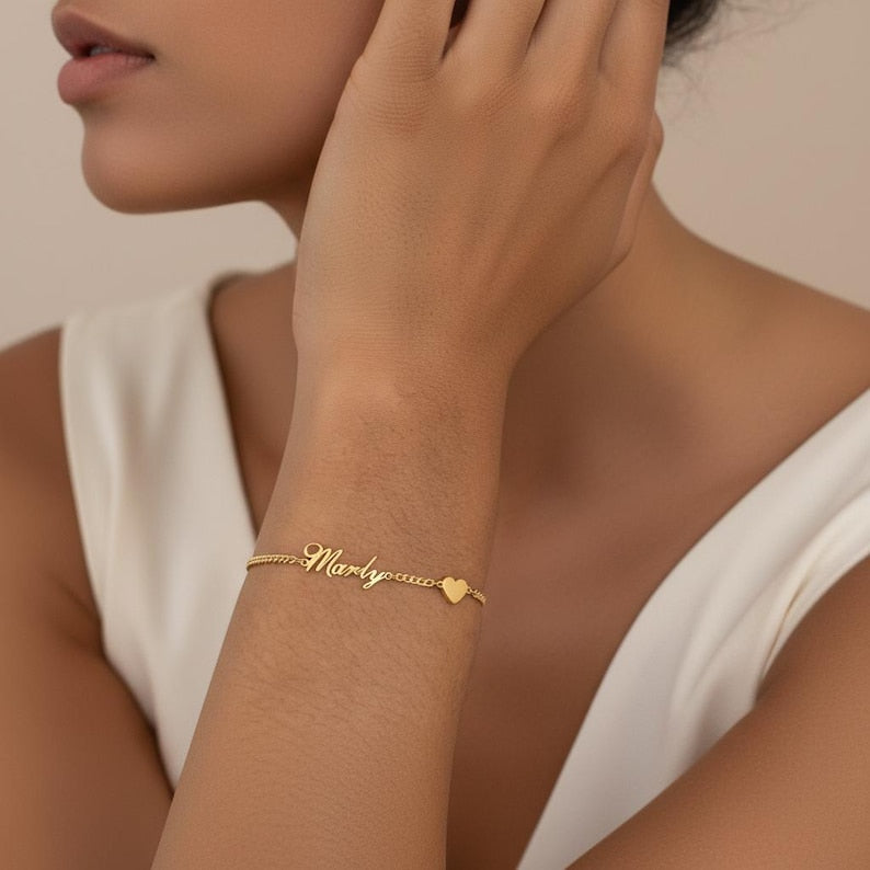 Minimalist Personalized Name Bracelet in Gold - Custom Jewelry
