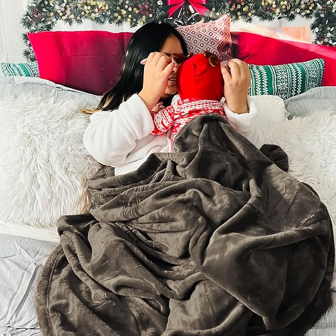 Bedsure Fleece Throw Blanket Brown - 300GSM Blankets for Couch, Sofa, Bed, Soft Lightweight Plush Cozy Throws for Toddlers, 50x60 inches