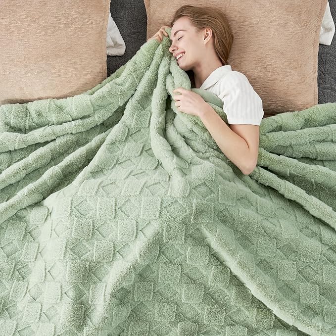 Cozy Bliss Faux Fur Throw Blanket for Couch - Soft Checkered Fuzzy Cozy Throw Gift Blankets for Women,Sage Green Boho Blanket for Sofa Bedroom Living Room.60 * 80 Inches