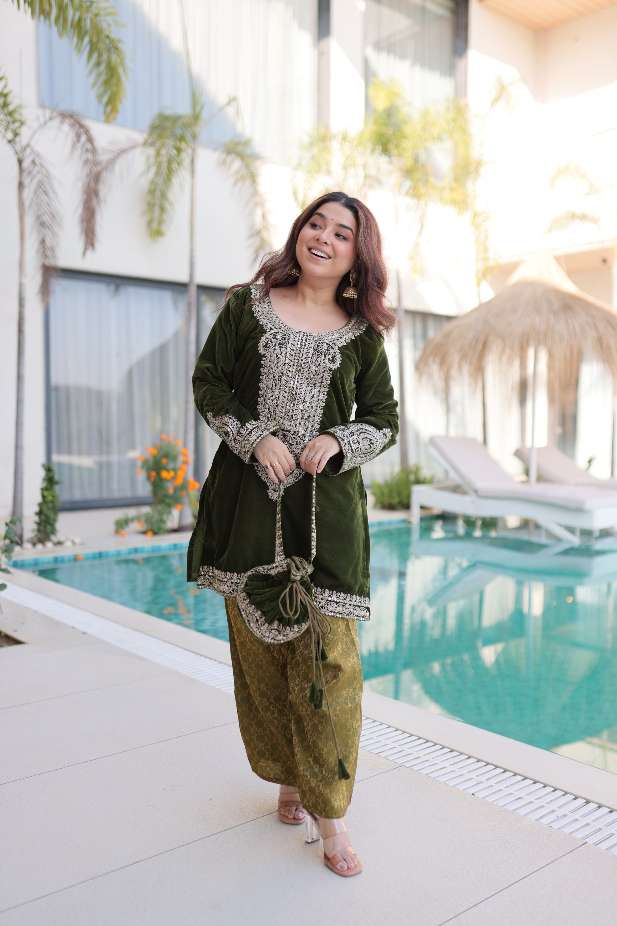 Mehendi 9000 Velvet Zari Embroidered Kurta Pant Set with Batwa