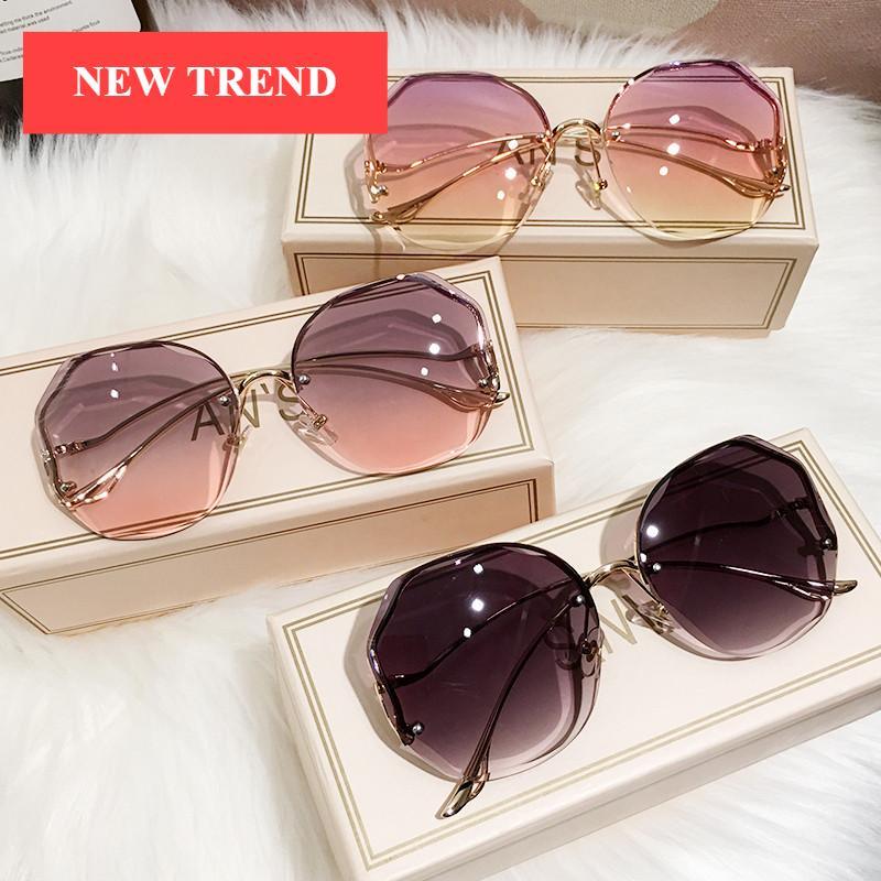 Kids wearing trendy hexagon-shaped metal sunglasses with UV400 protection