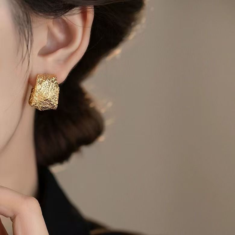 Bold C-Shaped Retro Stud Earrings - New Chinese Style Elegance