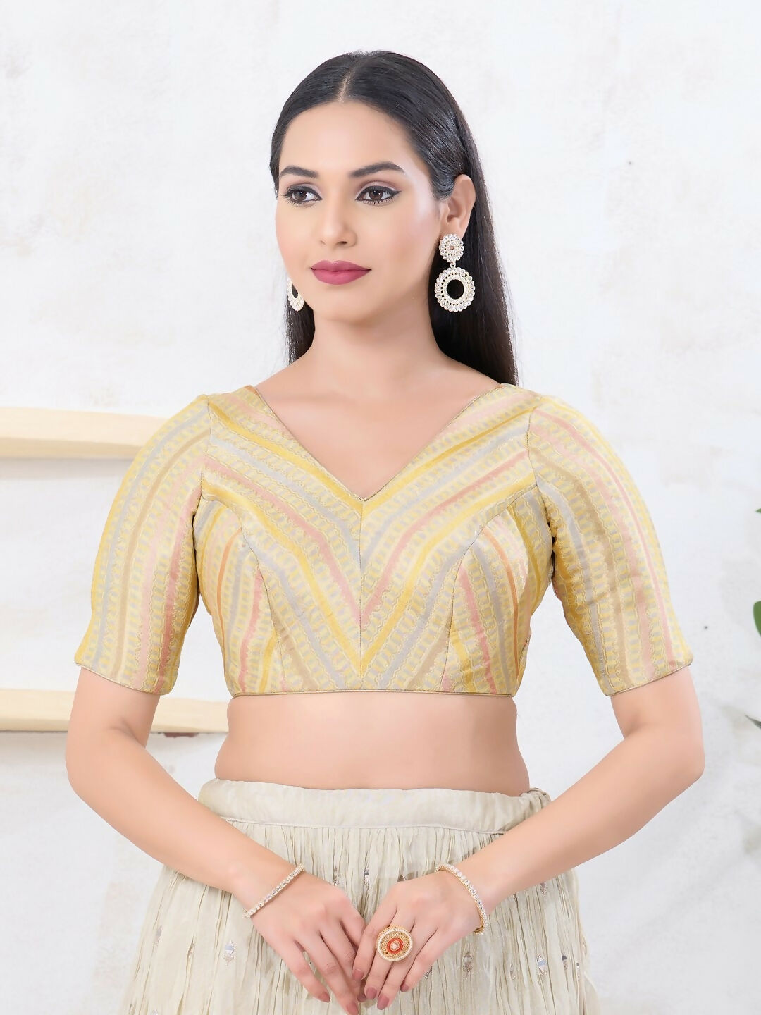 Gold Jacquard V-neck blouse with elbow sleeves and back-open closure