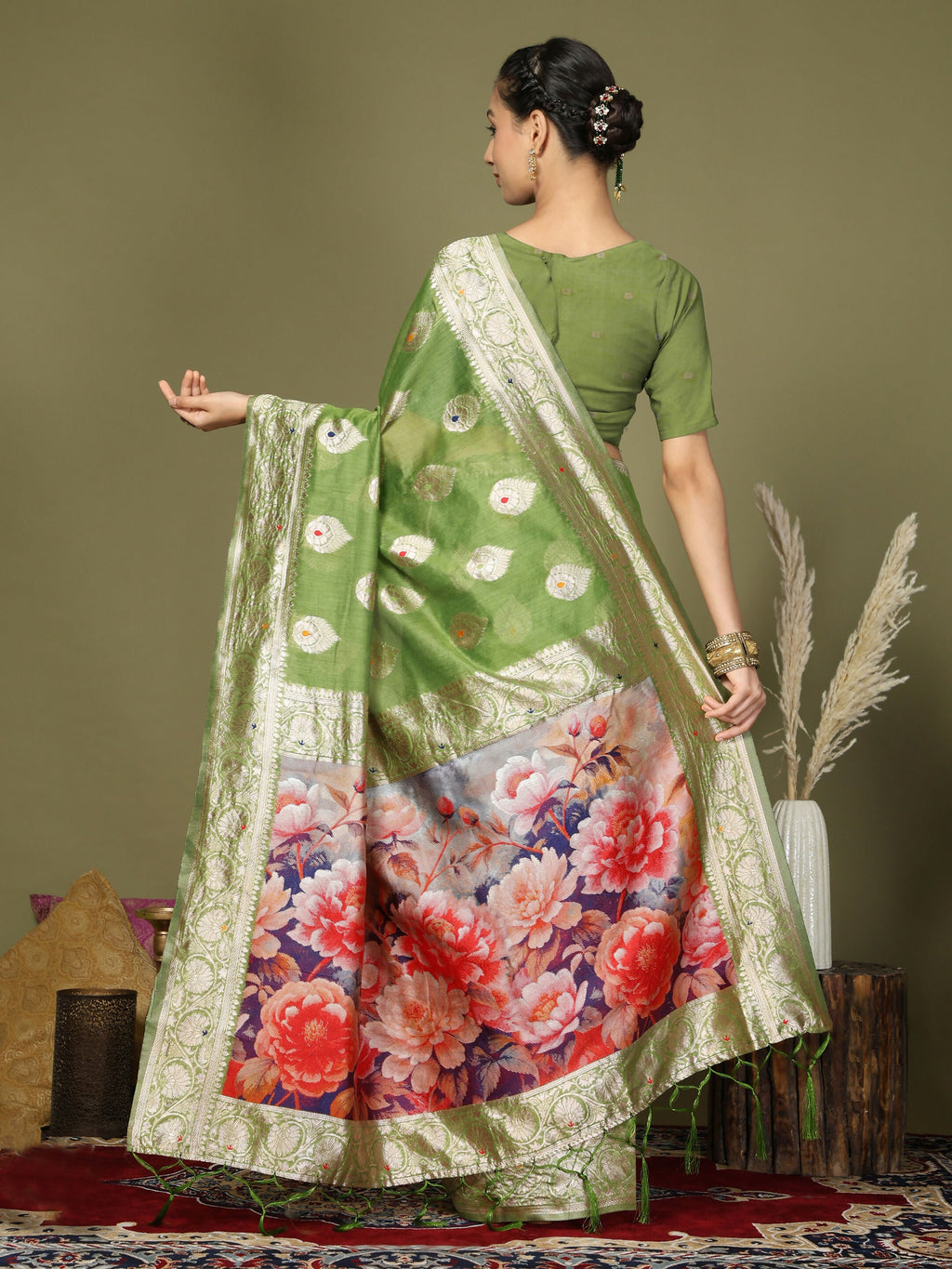 Elegant Green Linen Cotton Saree with Matching Blouse
