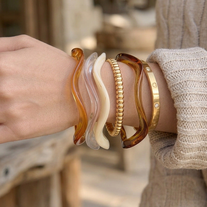 Acrylic Resin Wave Bracelet in Clear Beige and Amber