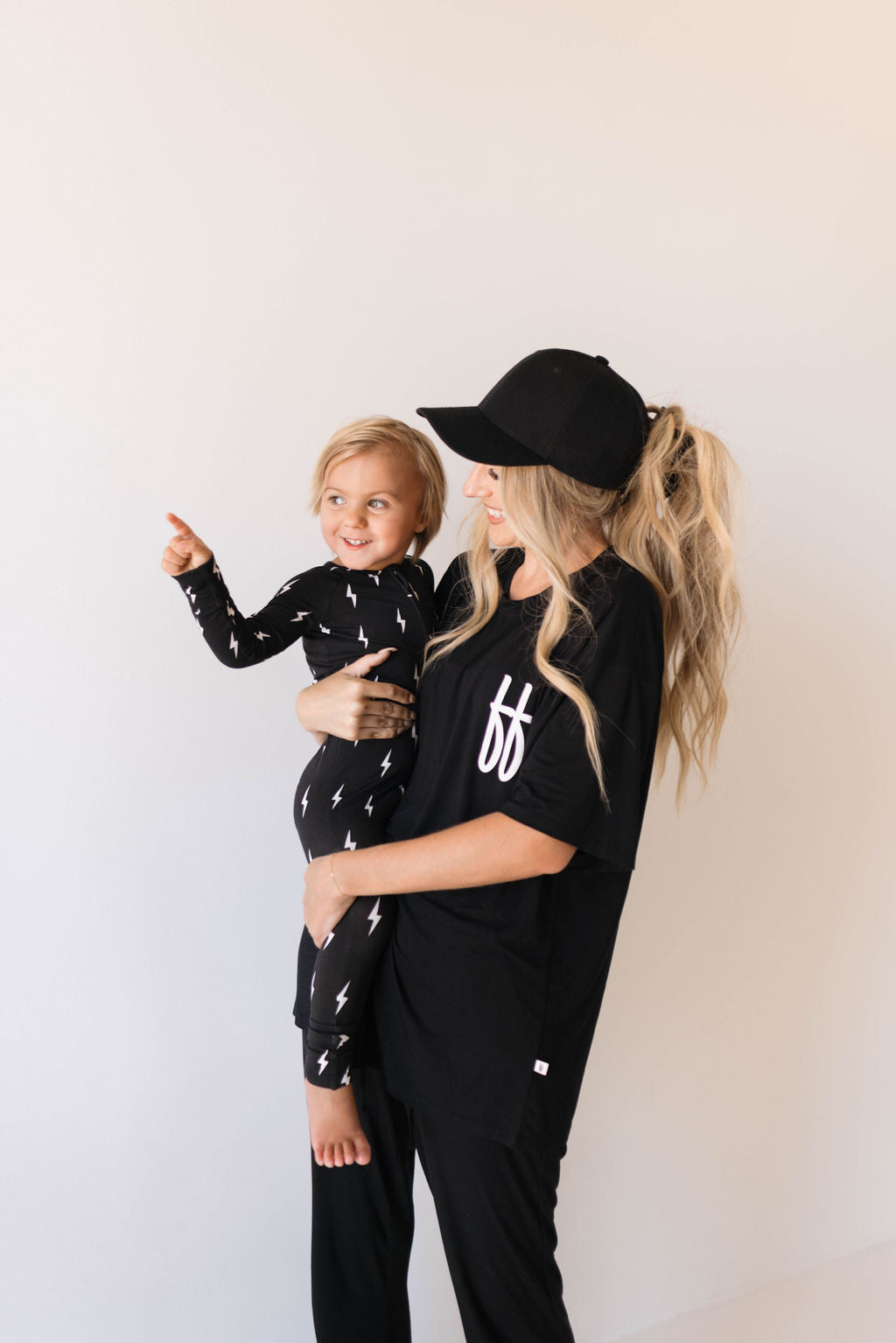 Women's Short Sleeve Bamboo Lounge Set - Black ff Signature