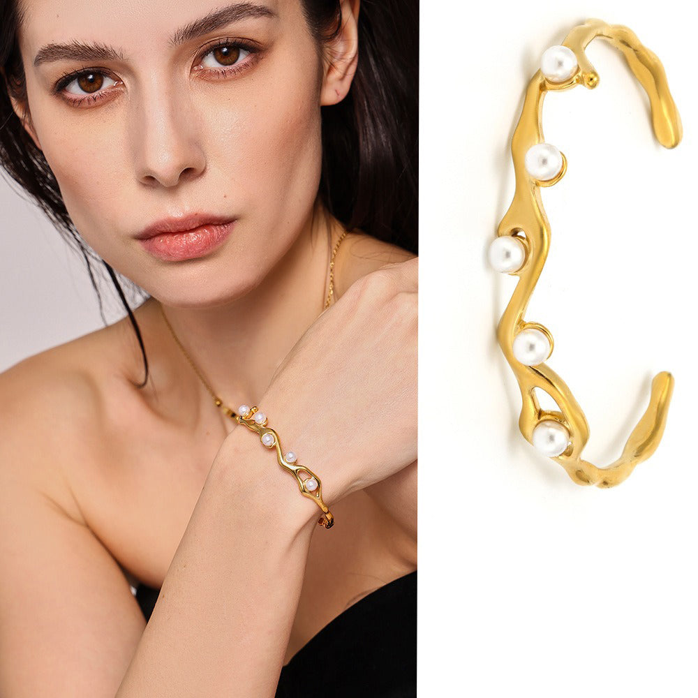 18K gold irregular C-shaped inlaid pearl bracelet with novel and unique design