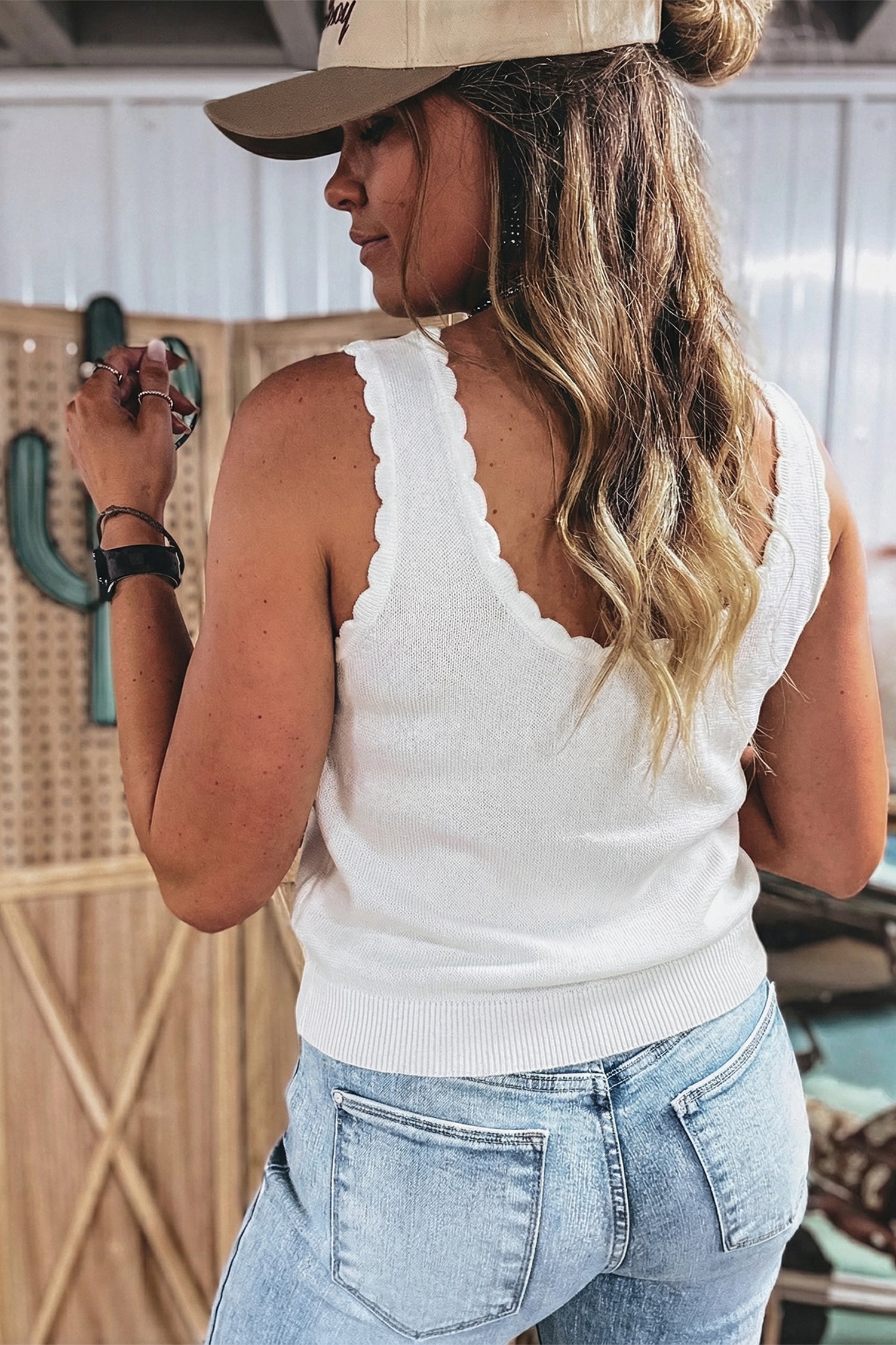 White Retro Floral Scalloped Square Neck Knit Vest