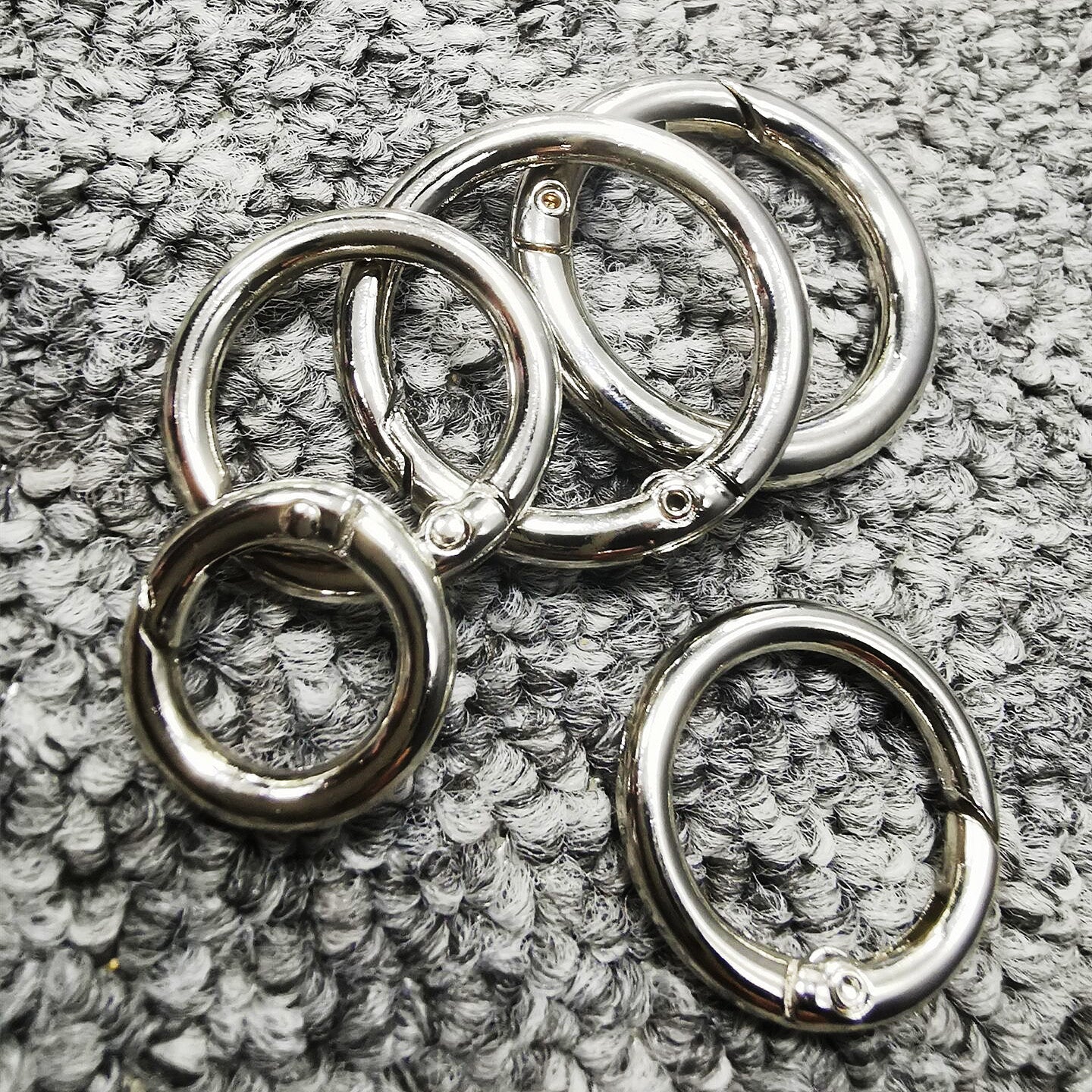 Zinc Alloy Spring Coil Open Ring Keychain