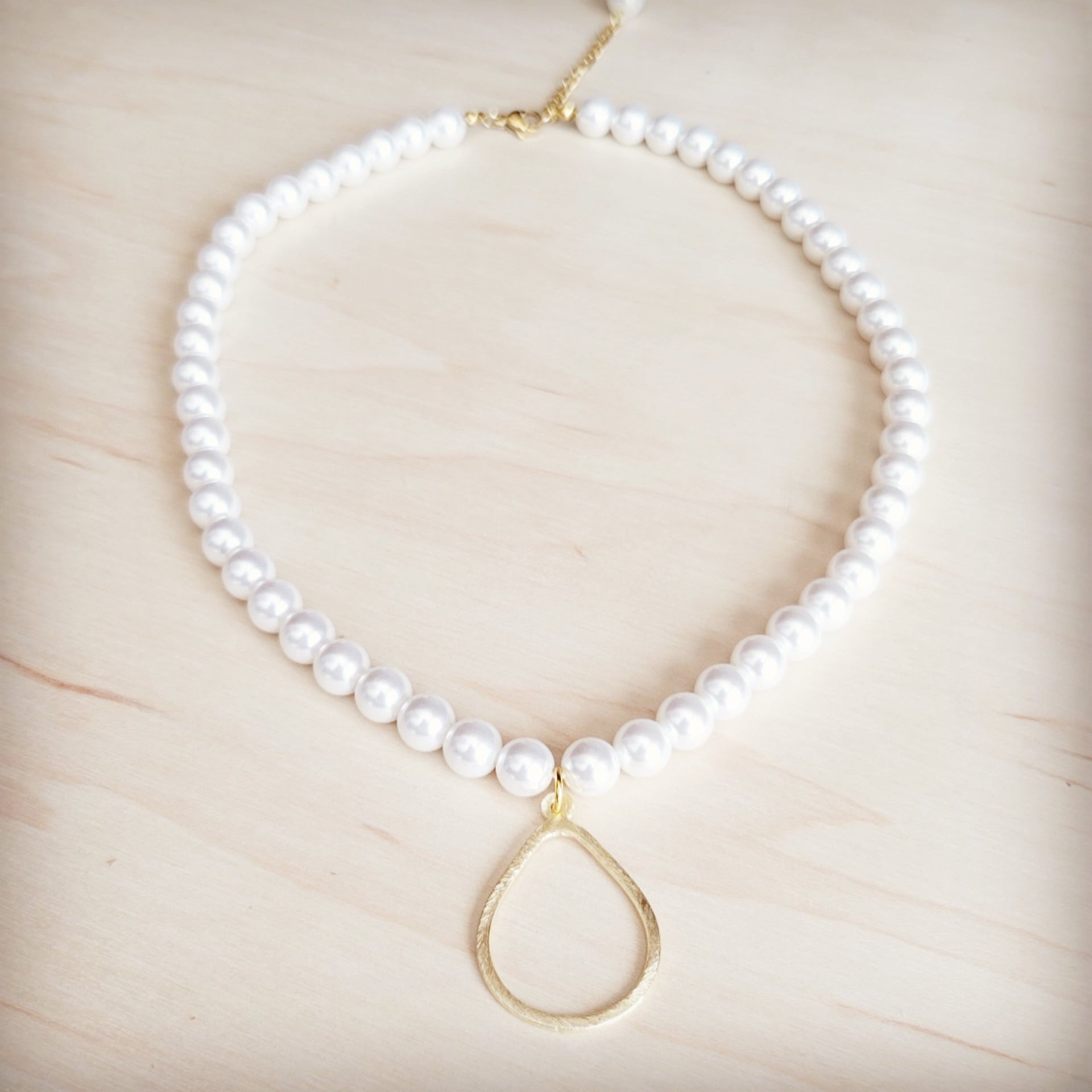 Glass Pearl Collar Necklace with Gold-Tone Teardrop Pendant
