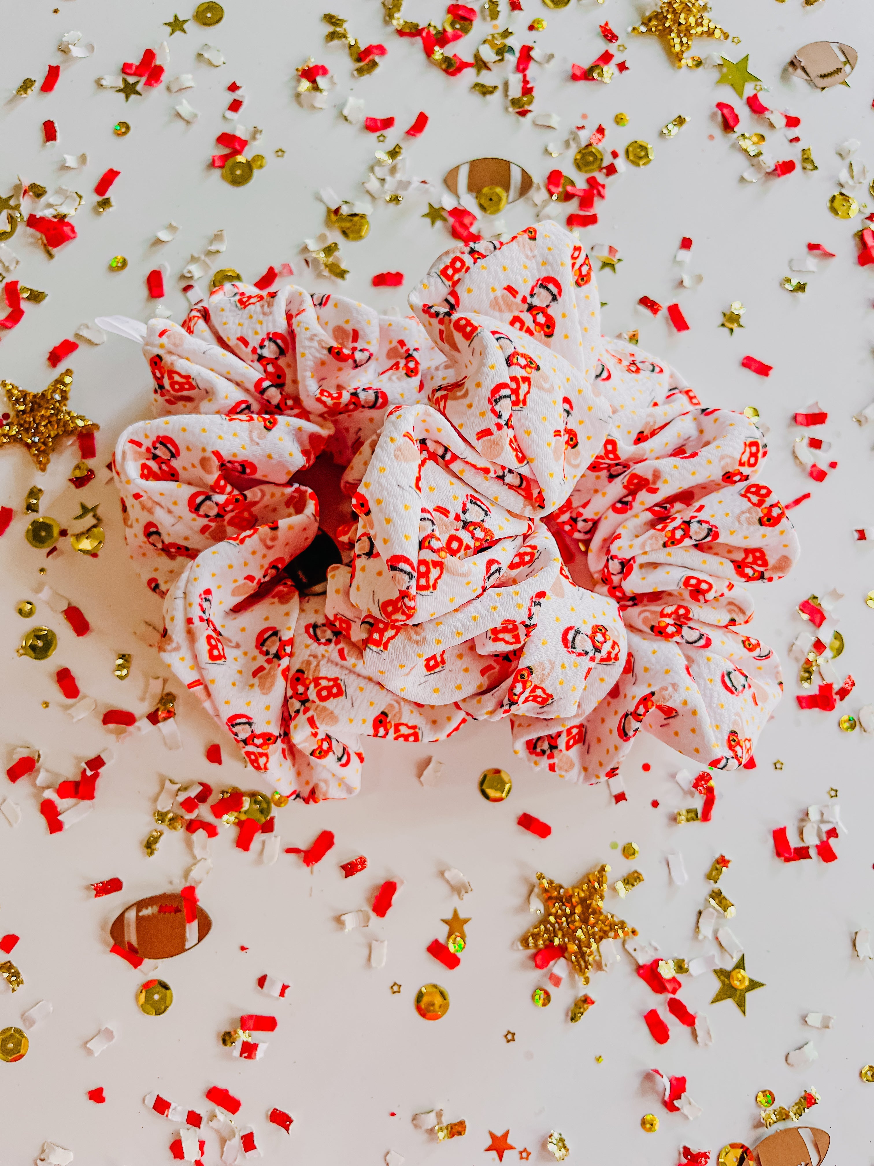 87 Heart Hands Oversized Scrunchy R2S