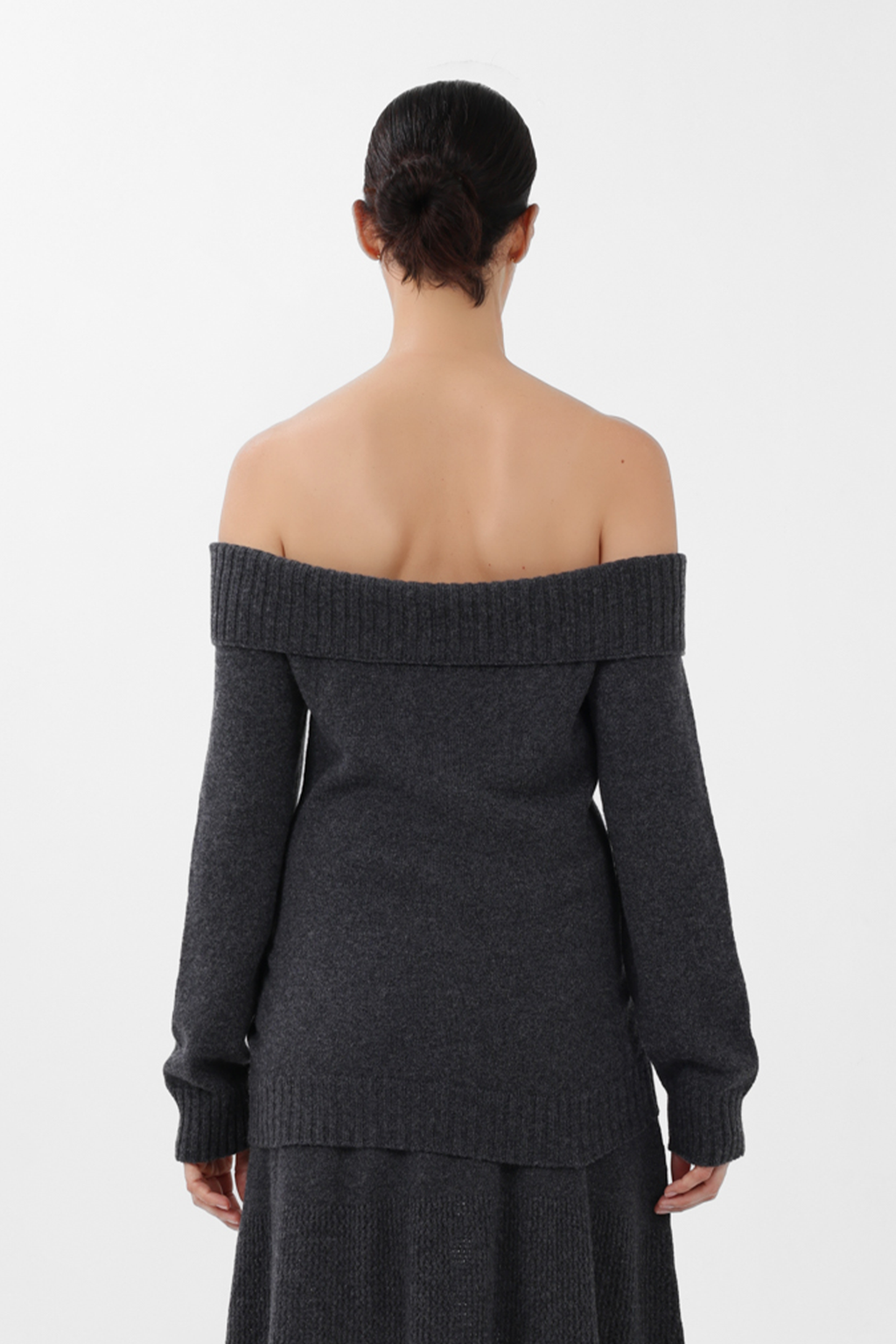 Cashmere Off-the-Shoulder Sweater in Gray