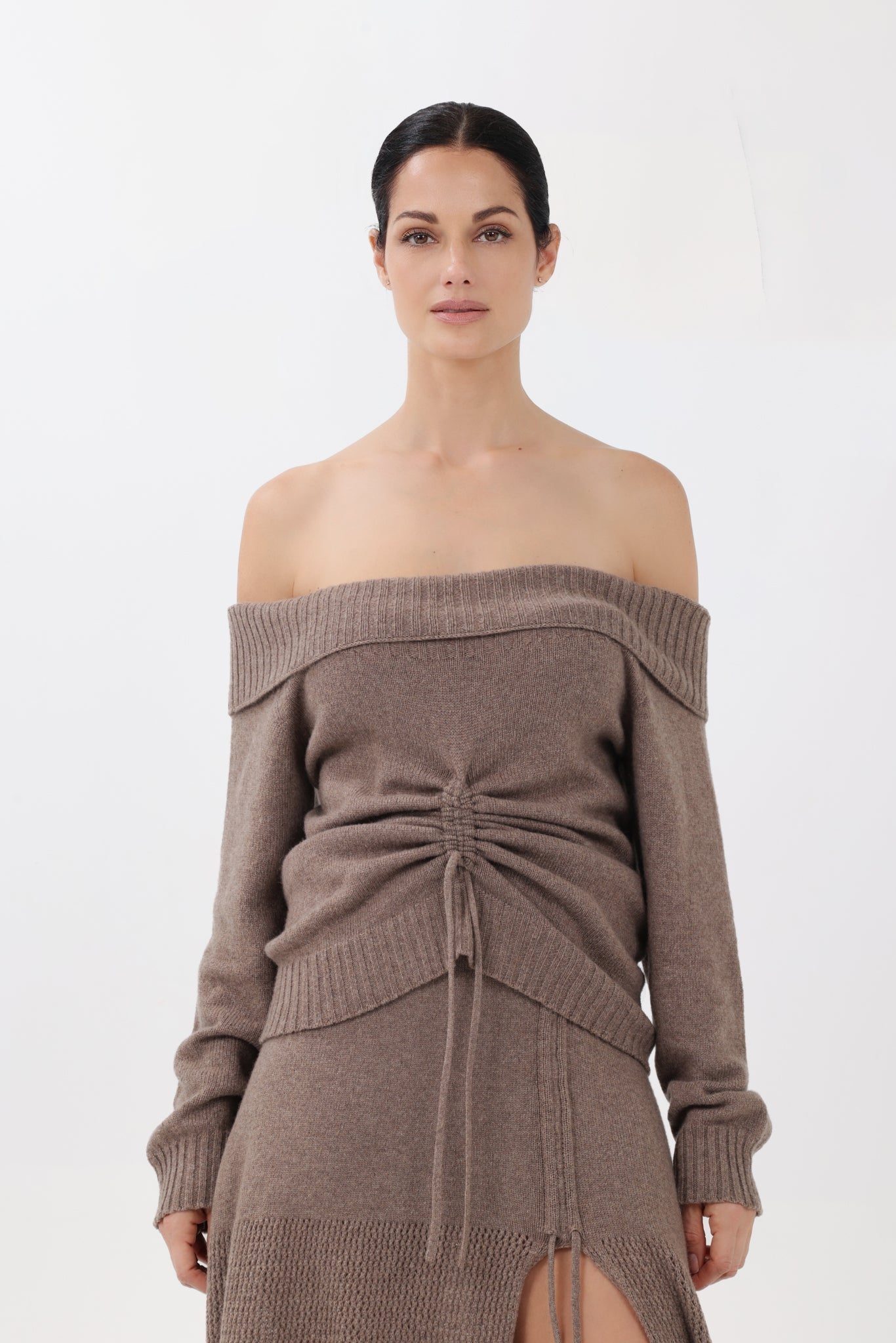 Cashmere Off-the-Shoulder Sweater in Sand
