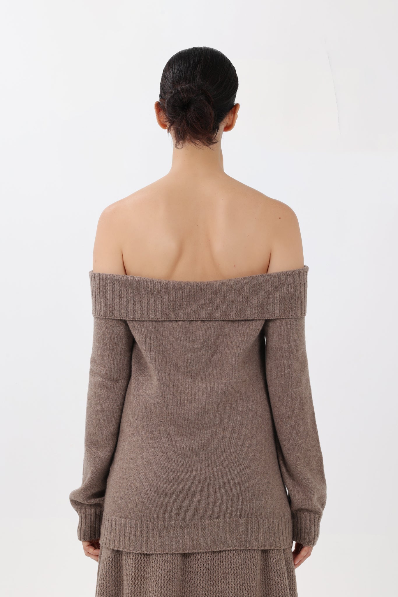 Cashmere Off-the-Shoulder Sweater in Sand