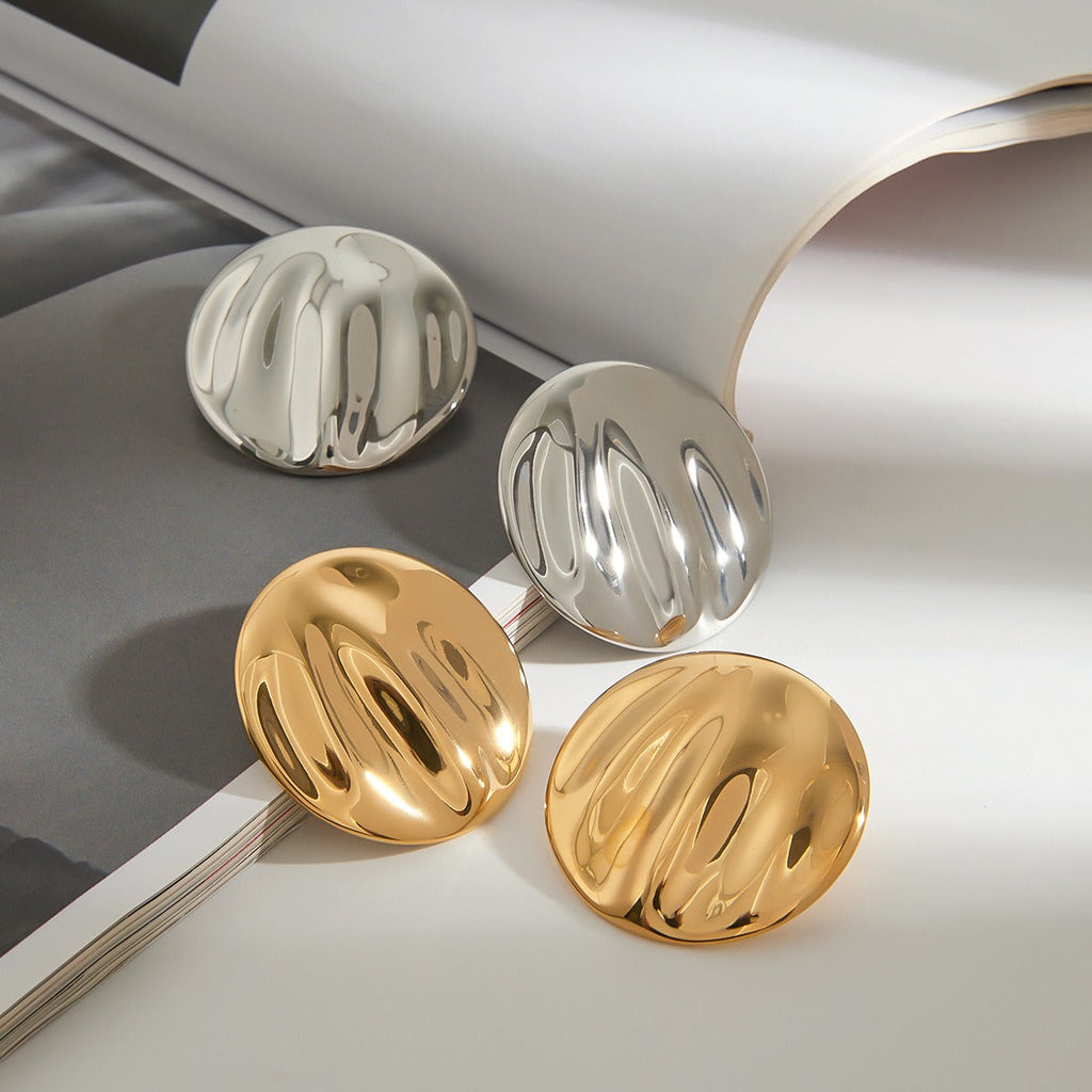 18K gold round earrings with textured design, simple and elegant