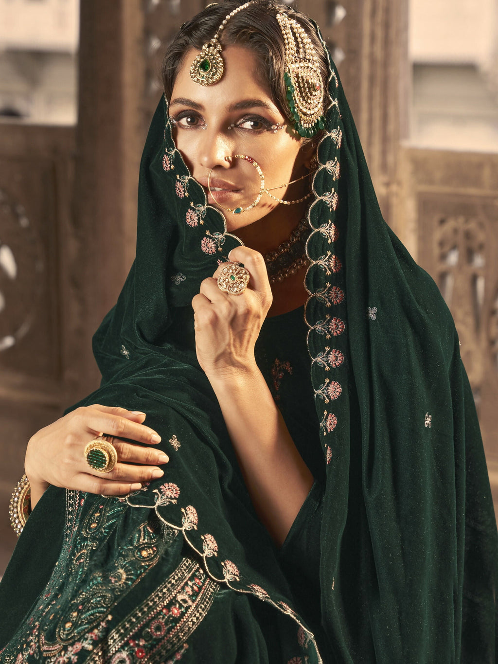 Green Velvet Floral Kurta Set with Resham Thread & Jari Work