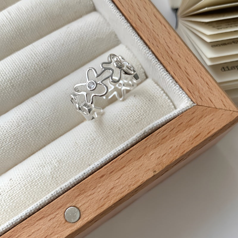 Luxury Hollow Out Irregular Flower Ring For Women, Sweet Cool Ins Style, Niche Minimalist Elegant Band