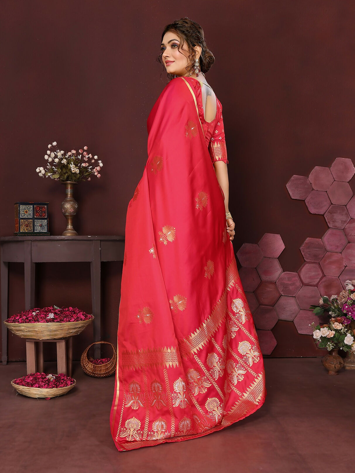 Reddish-Pink Floral Motif Banarasi Silk Saree with Blouse Piece