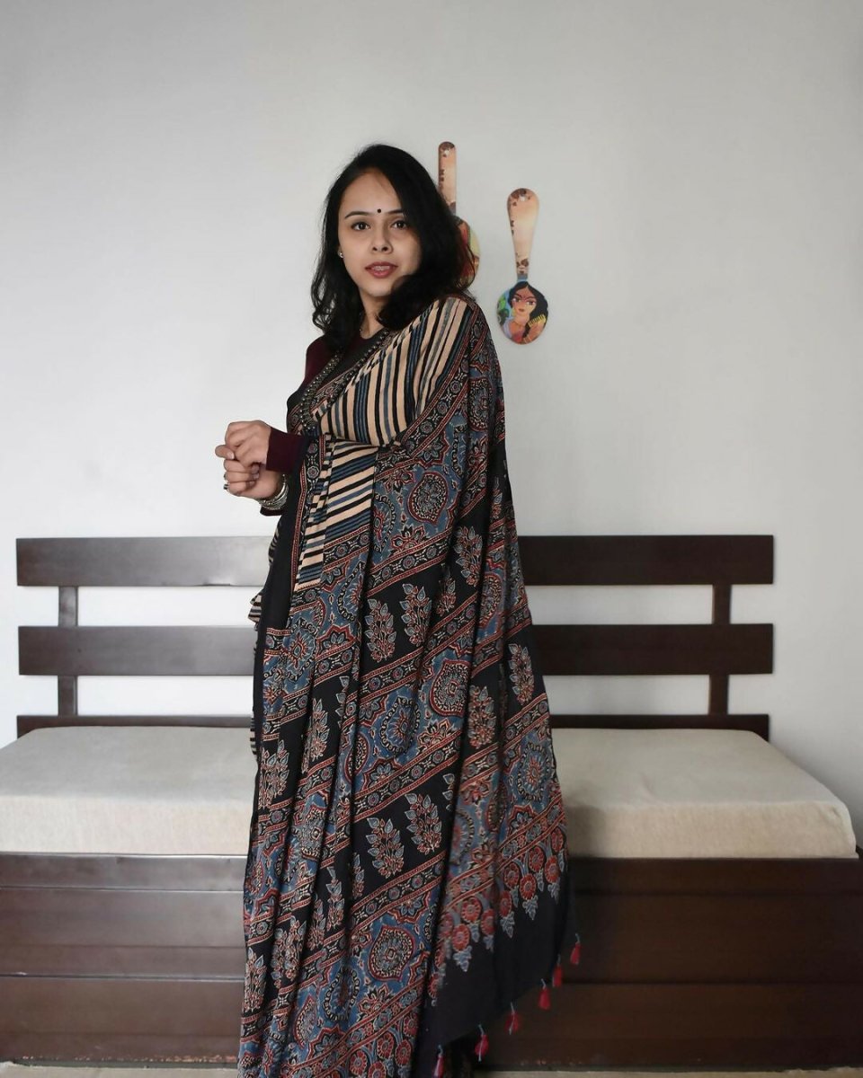 Black Dual Tone Silk Digital Printed Saree with Silk Blouse