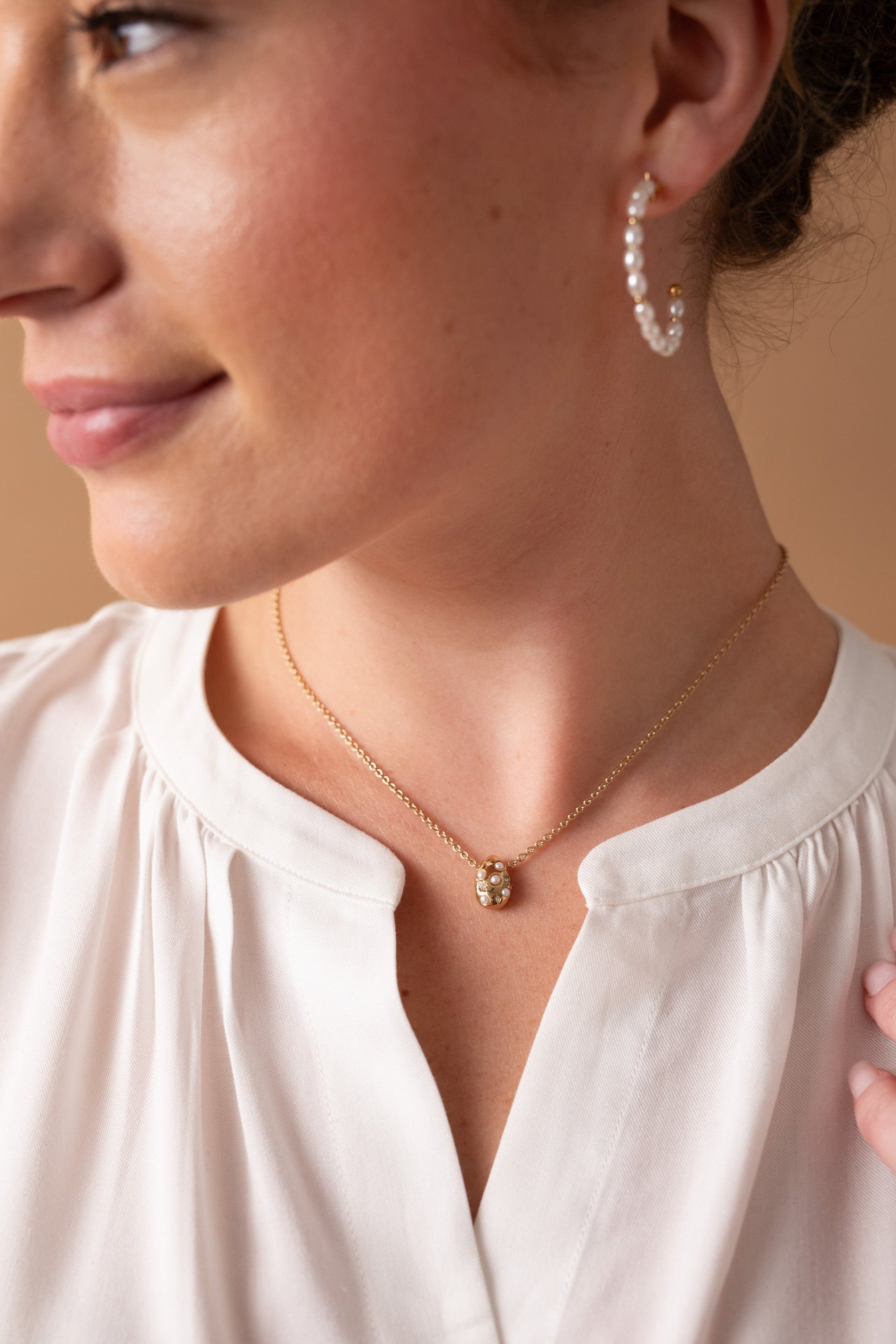 Pearl and Crystal Pendant Necklace with Etched Starburst Detail
