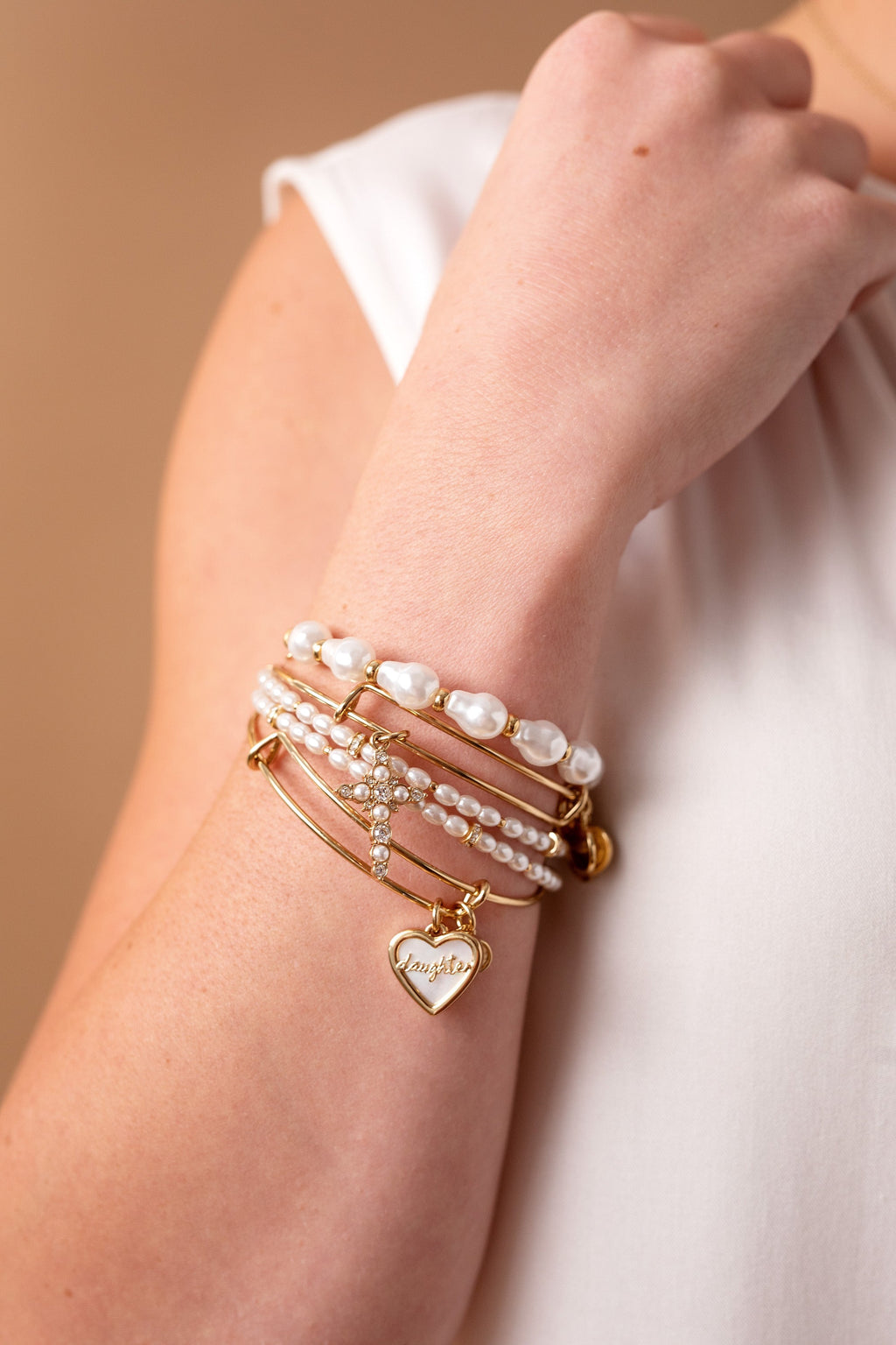 Daughter Mother of Pearl Heart Expandable Wire Bangle