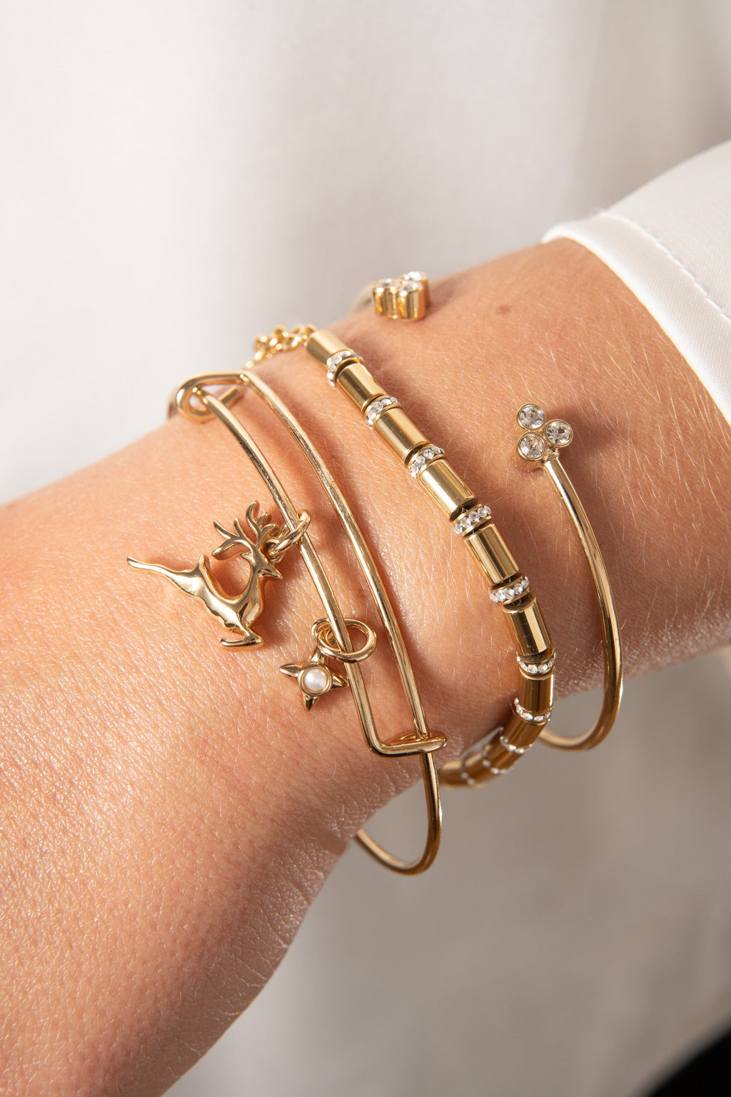 Holiday Reindeer Charm Expandable Bangle Bracelet with Pearl