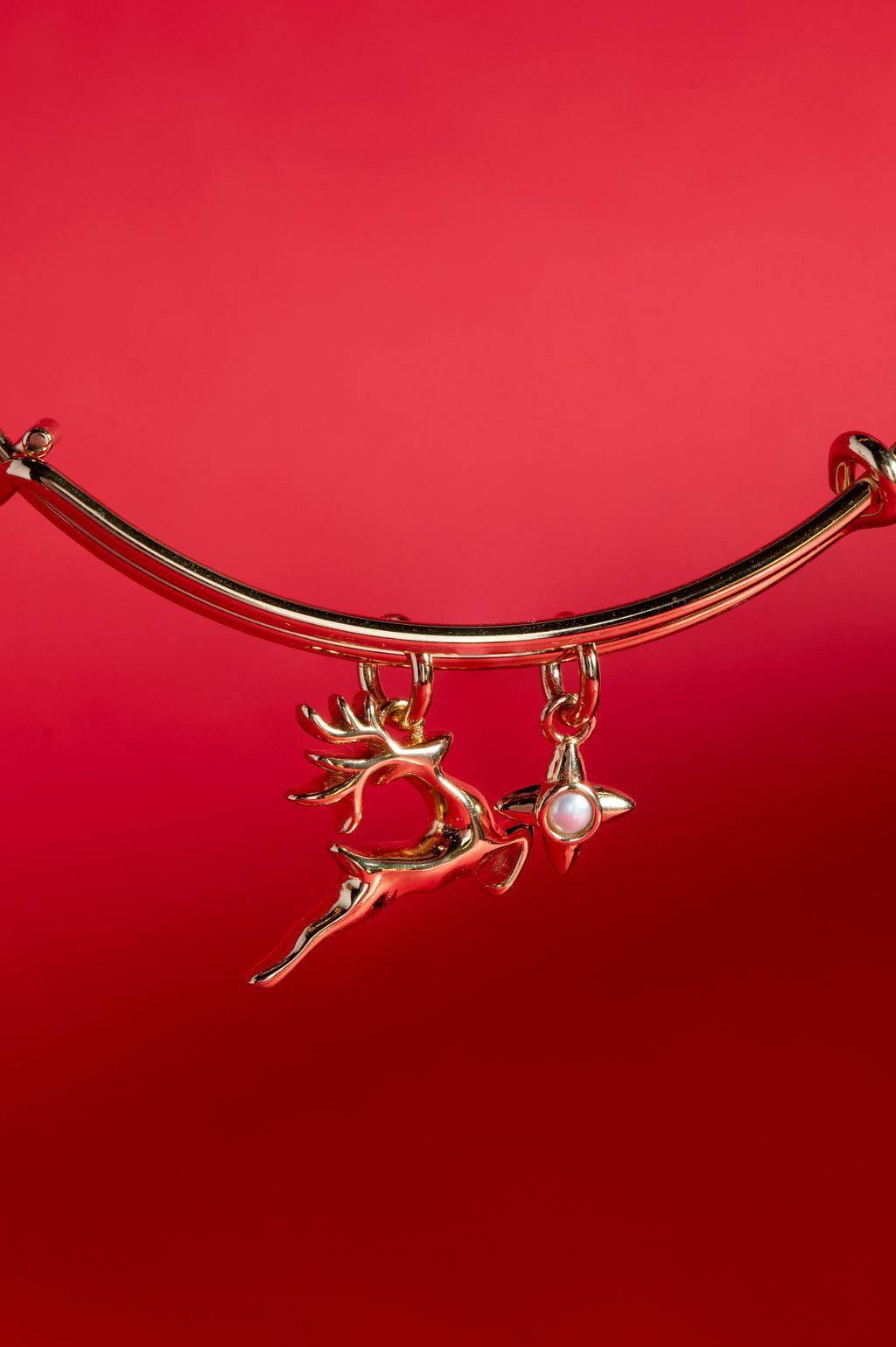 Holiday Reindeer Charm Expandable Bangle Bracelet with Pearl
