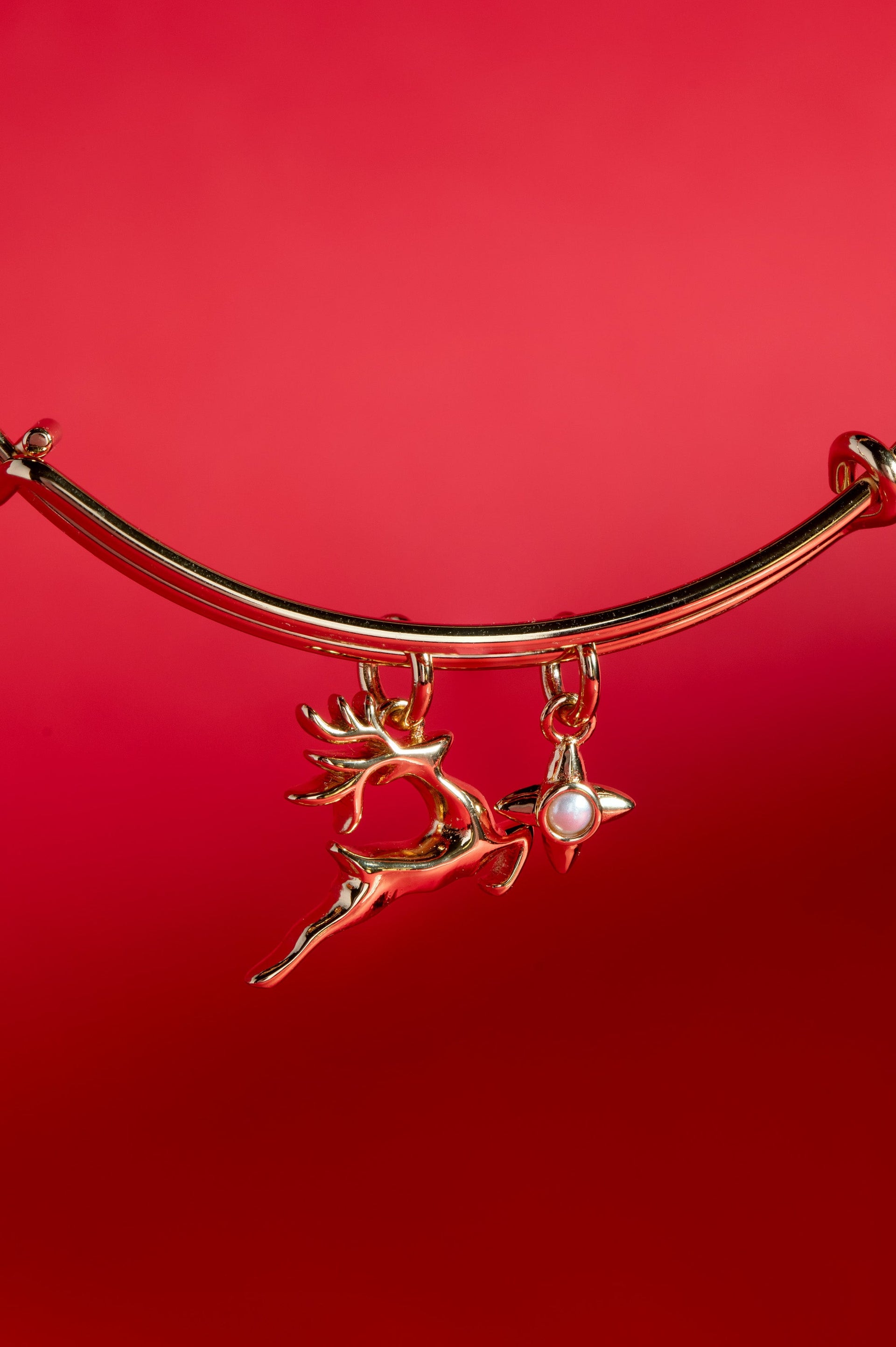 Holiday Reindeer Charm Expandable Bangle Bracelet with Pearl
