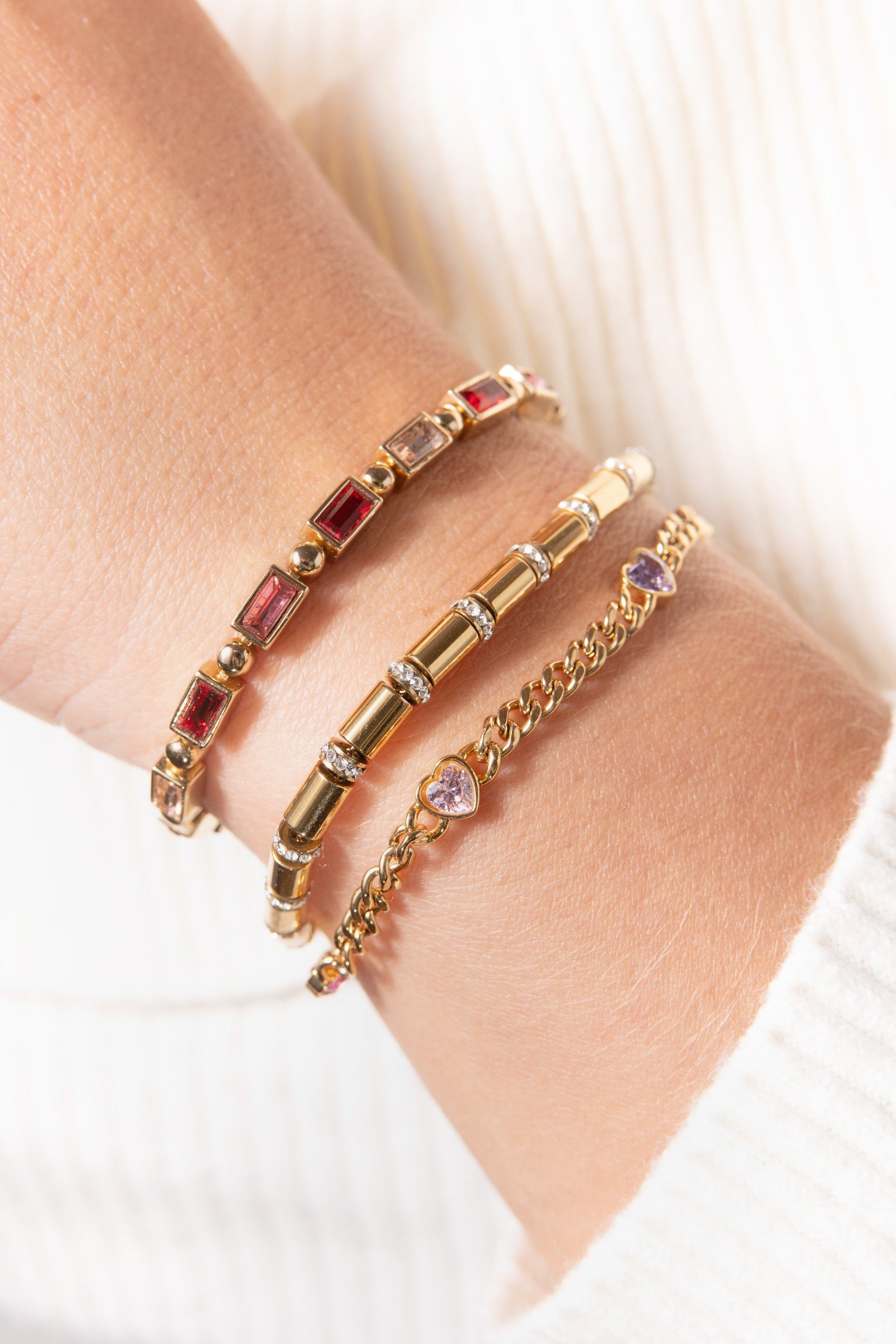 Crystal Heart Curb Chain Bracelet in Gold-Tone