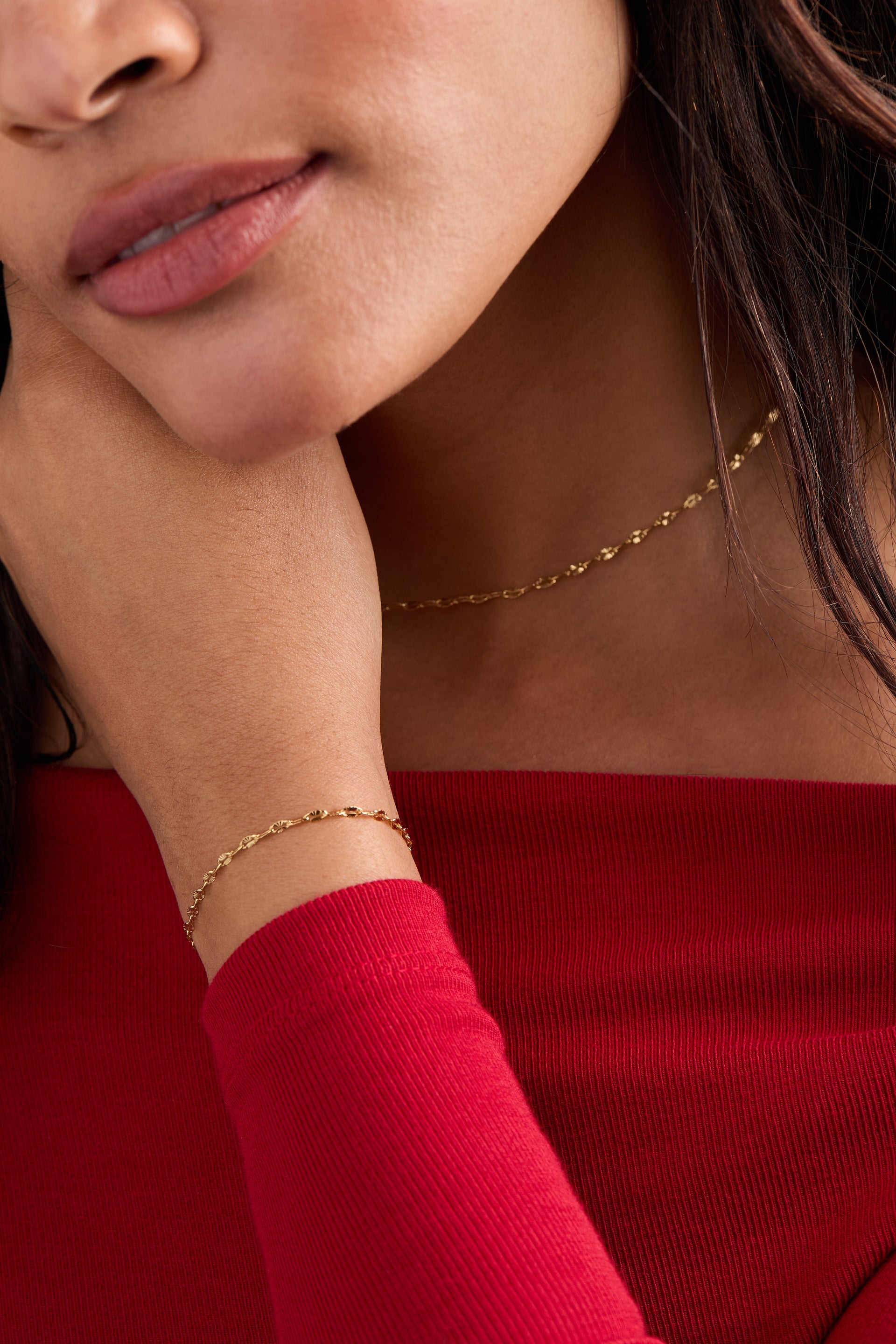 Multi Faceted Lip Charm Gold-Plated Chain Bracelet