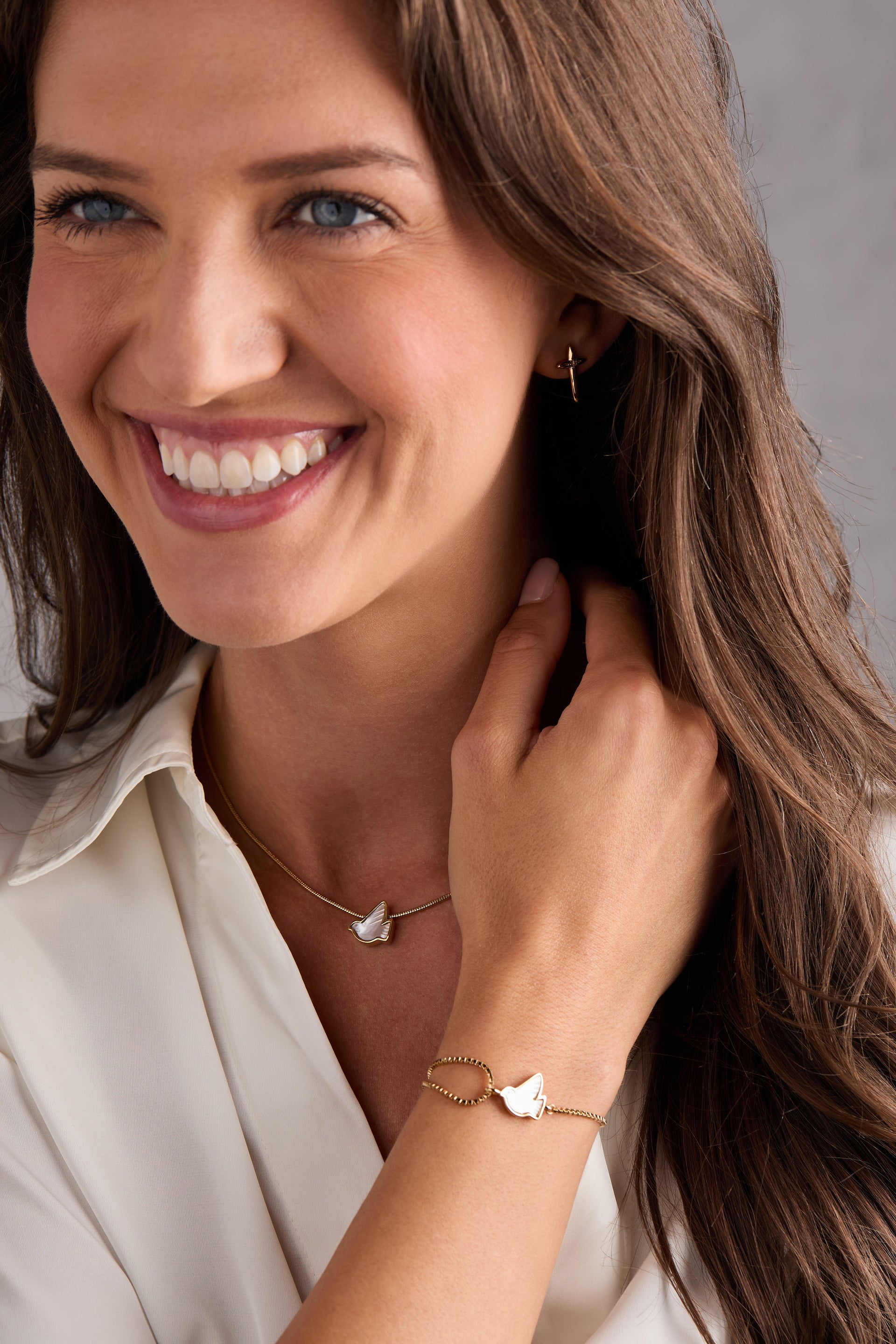 Dove Peace Mother of Pearl Pull Chain Bracelet in Gold Plated