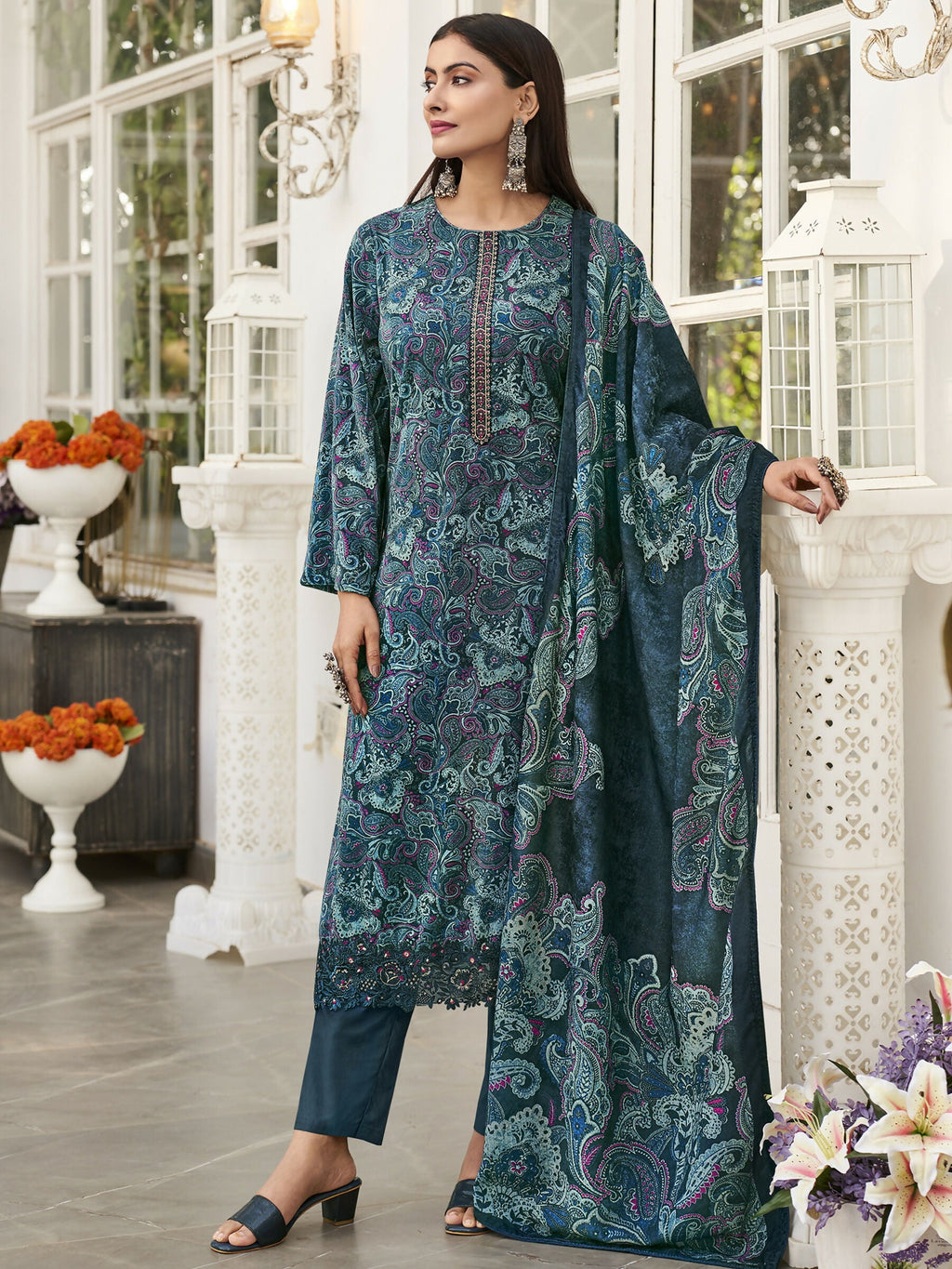 Navy blue velvet straight kurta with Resham thread work, paired with Pashmina trousers and dupatta.