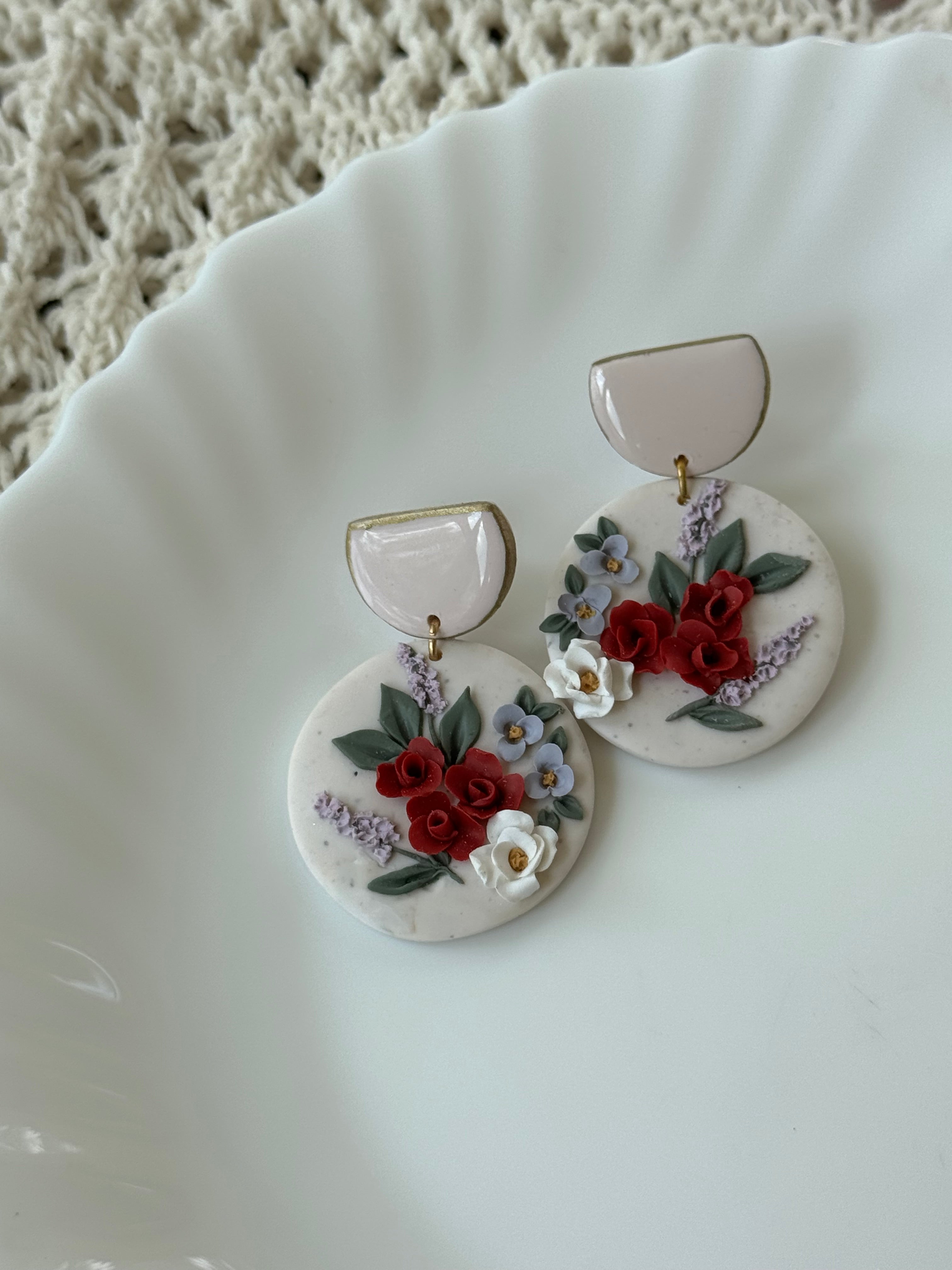 Romantic Emma earrings with floral patterns in white, red, and green