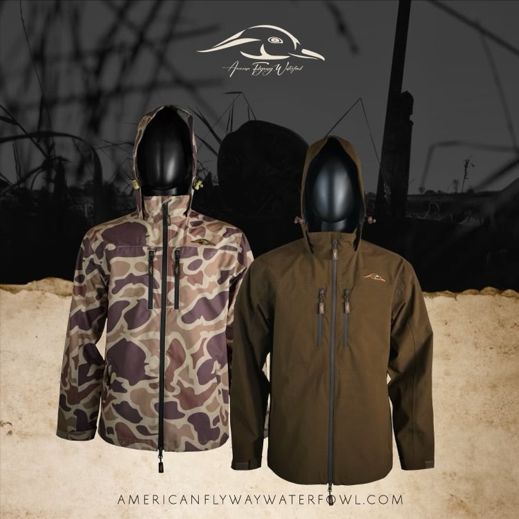 Men's lightweight sporty rain jacket in camouflage pattern with watertight zippers and collared neck