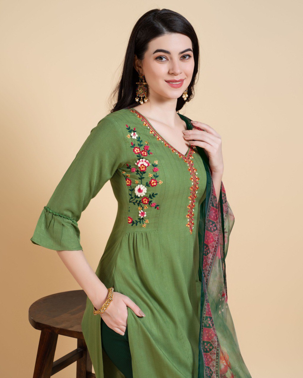 Mahendi Floral Embroidered Rayon Kurta Set for Women