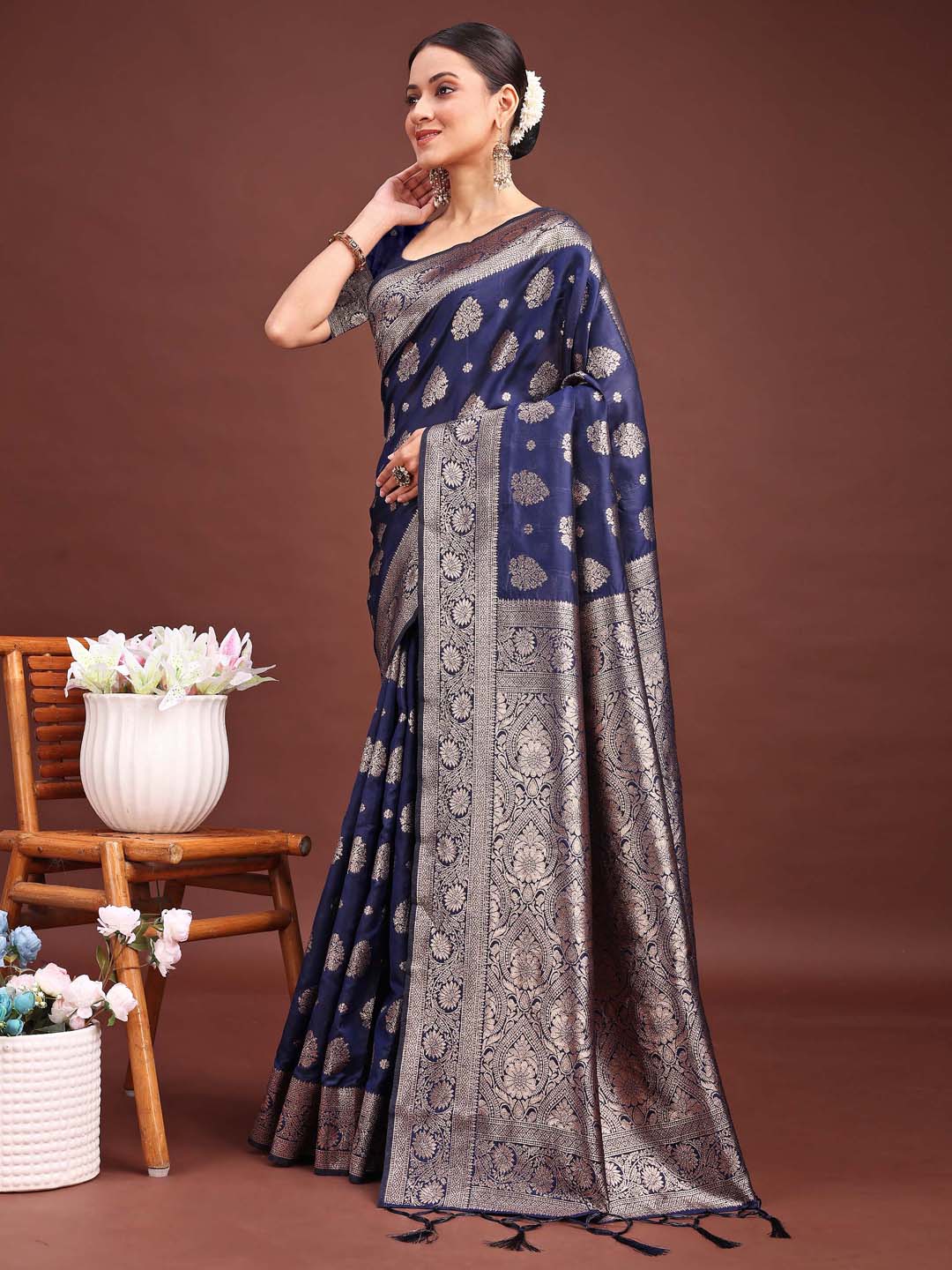 Navy Blue Banarasi Silk Saree with Elegant Zari Weaving