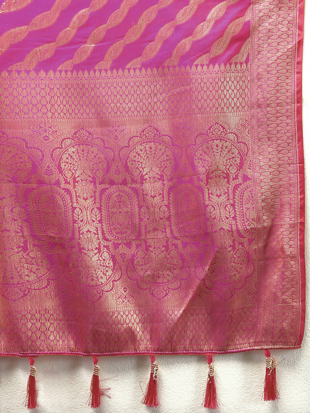 Magenta Leheriya Soft Silk Saree with Zari Weaving