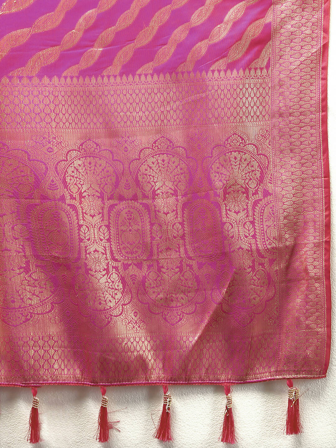 Magenta Leheriya Soft Silk Saree with Zari Weaving