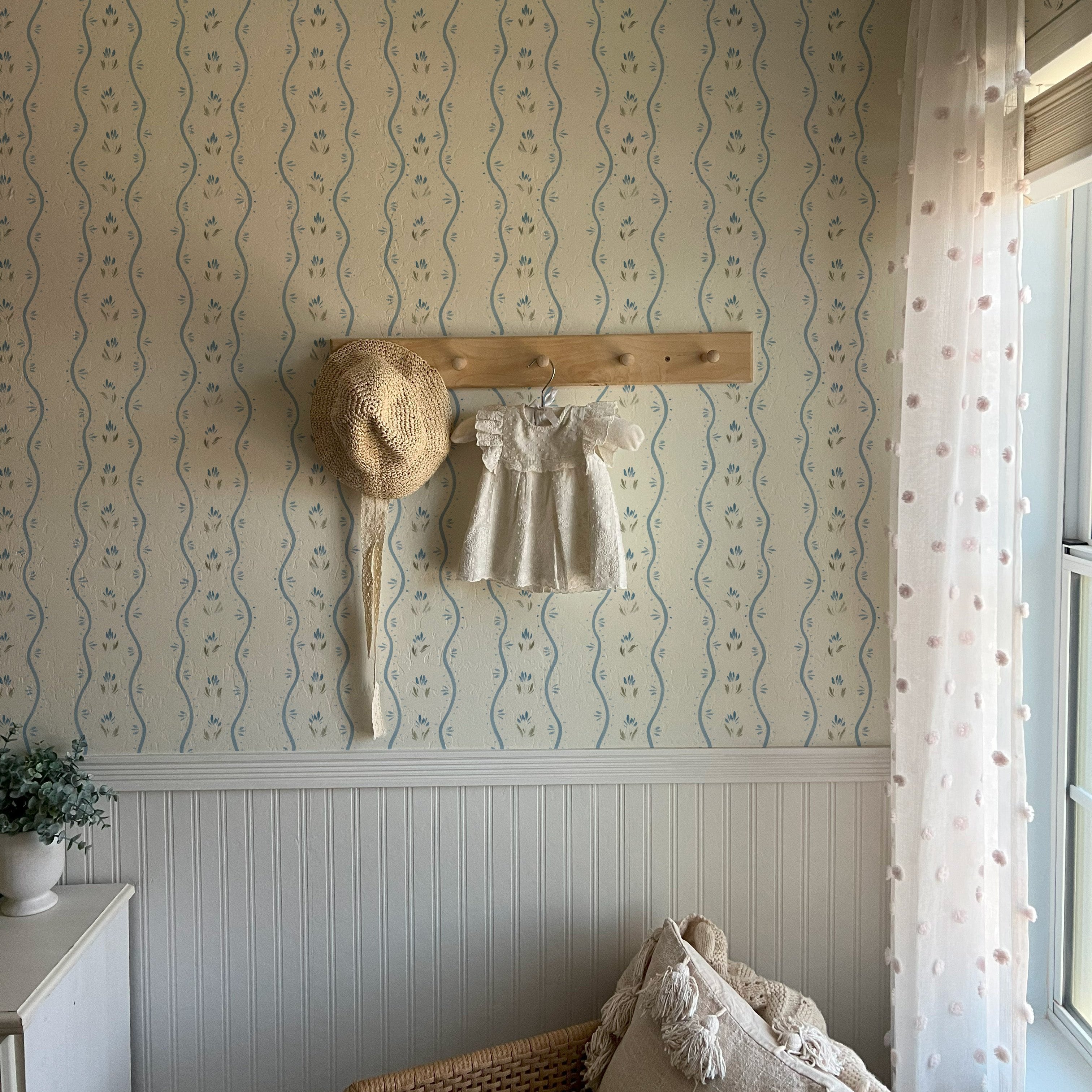 Annabelle floral wallpaper featuring blue, cream, and white coastal-inspired pattern