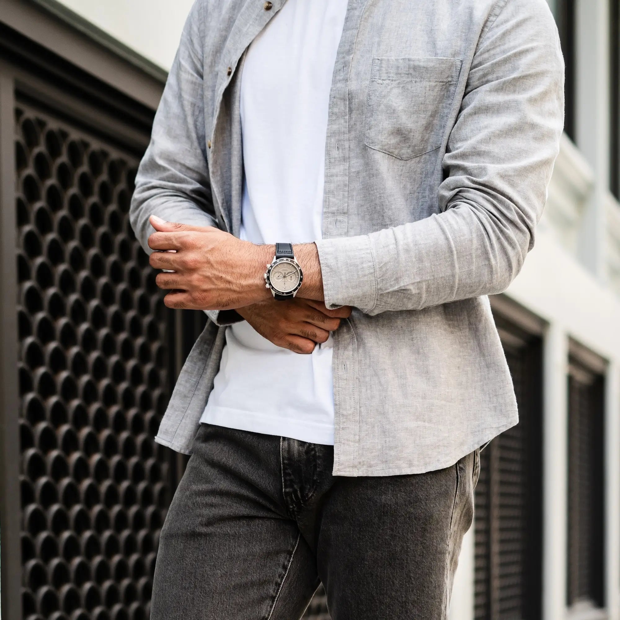 The Apex Dune 42mm Watch: Precision Engineering and Modern Style