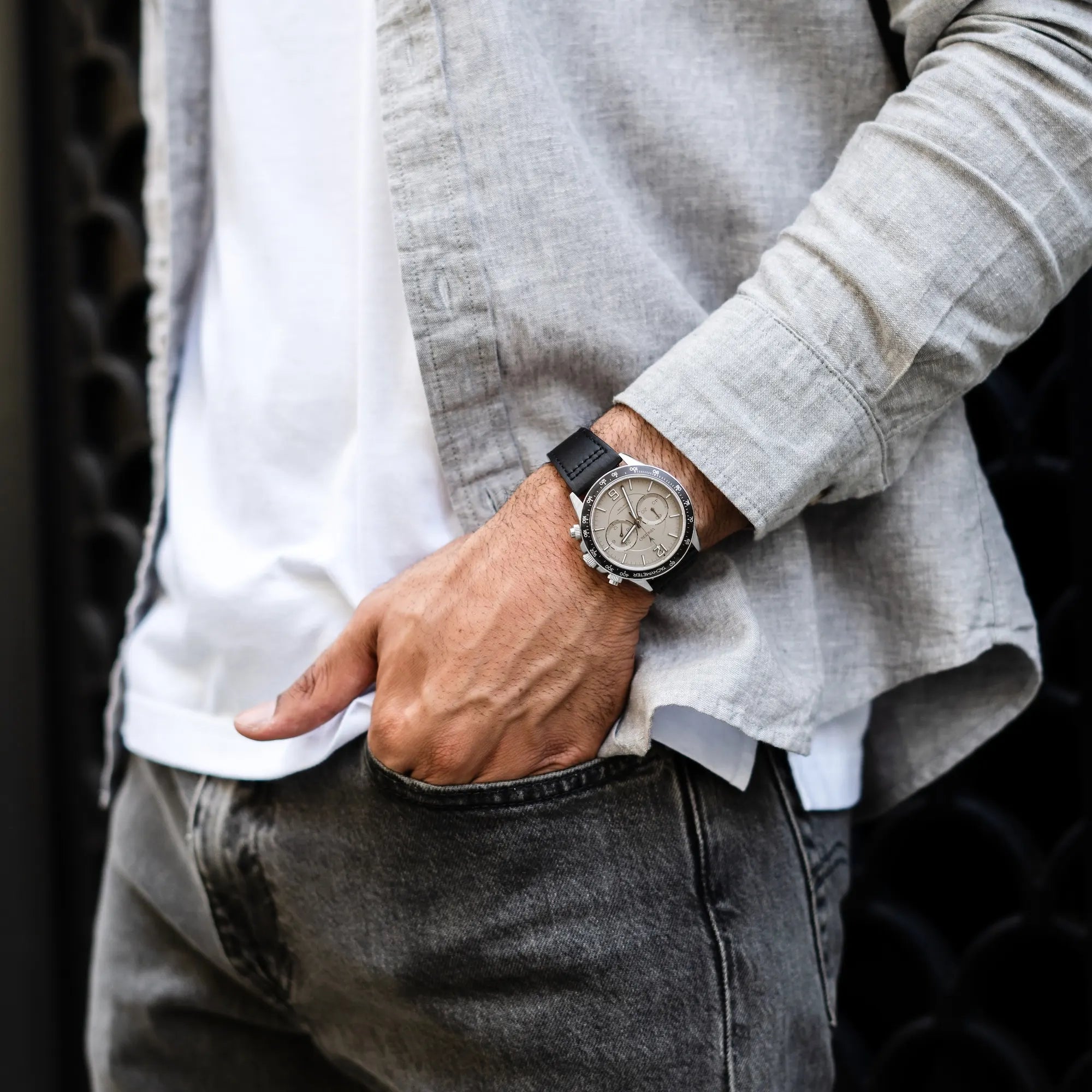 The Apex Dune 42mm Watch: Precision Engineering and Modern Style