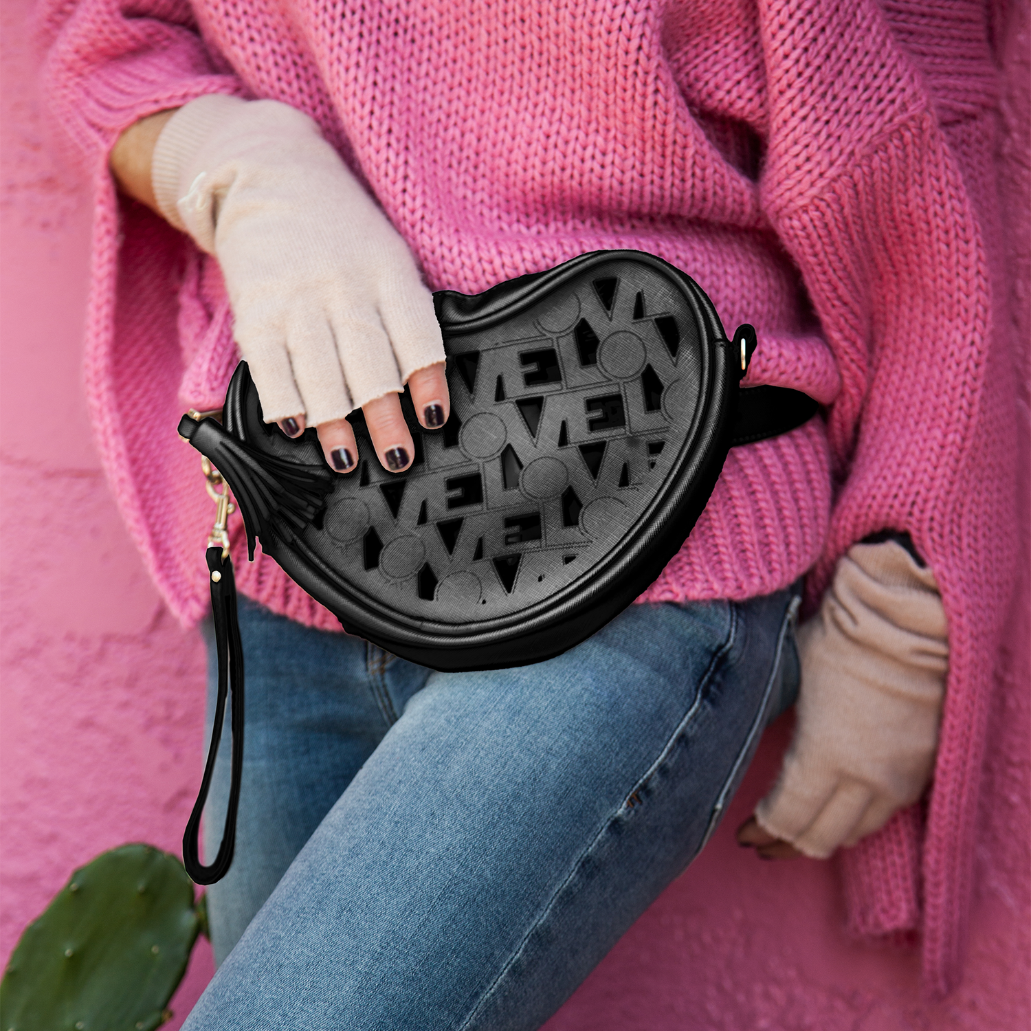 LOVE CROSSBODY