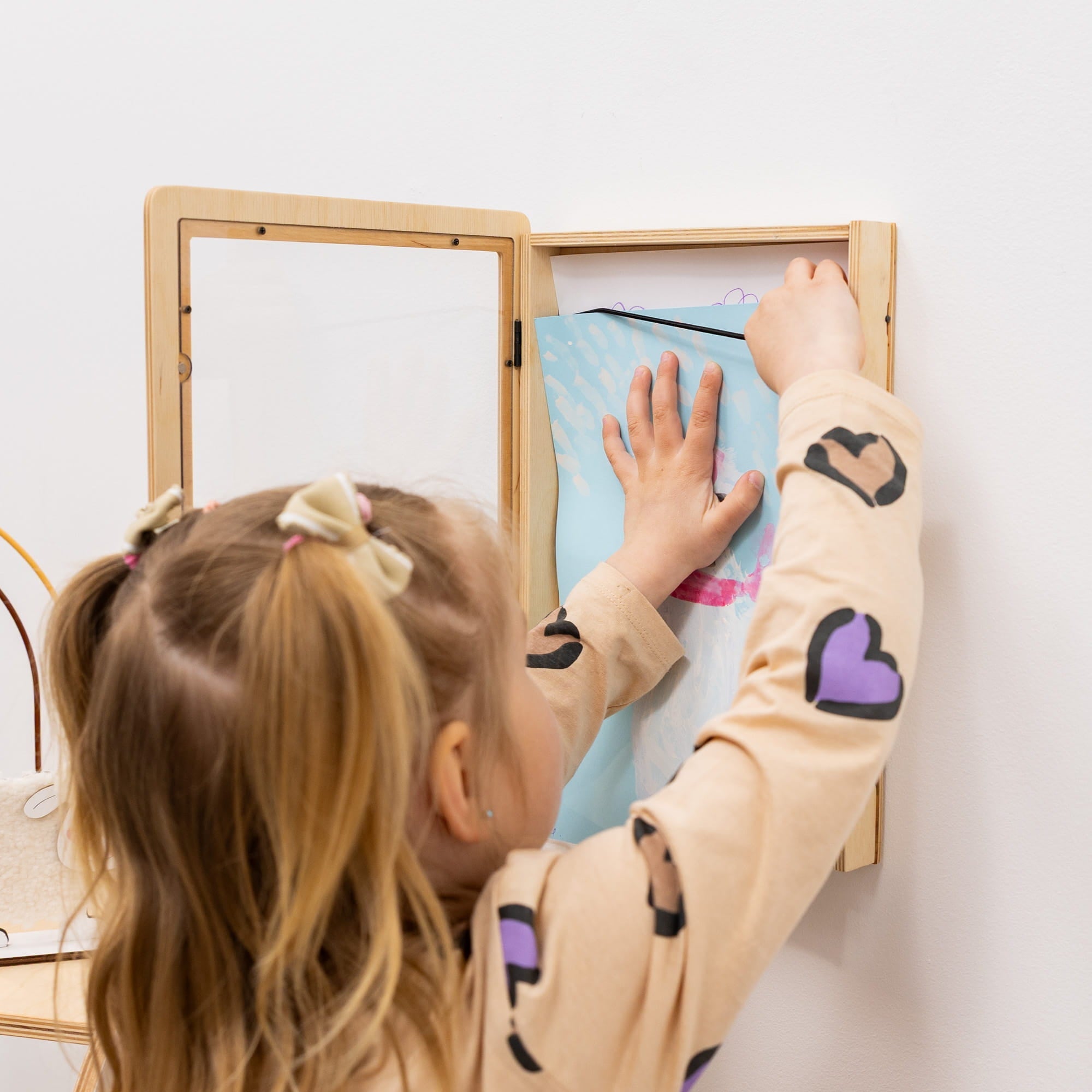 Kids Art Display Frame – Minimalist A4 Artwork Storage for Kids