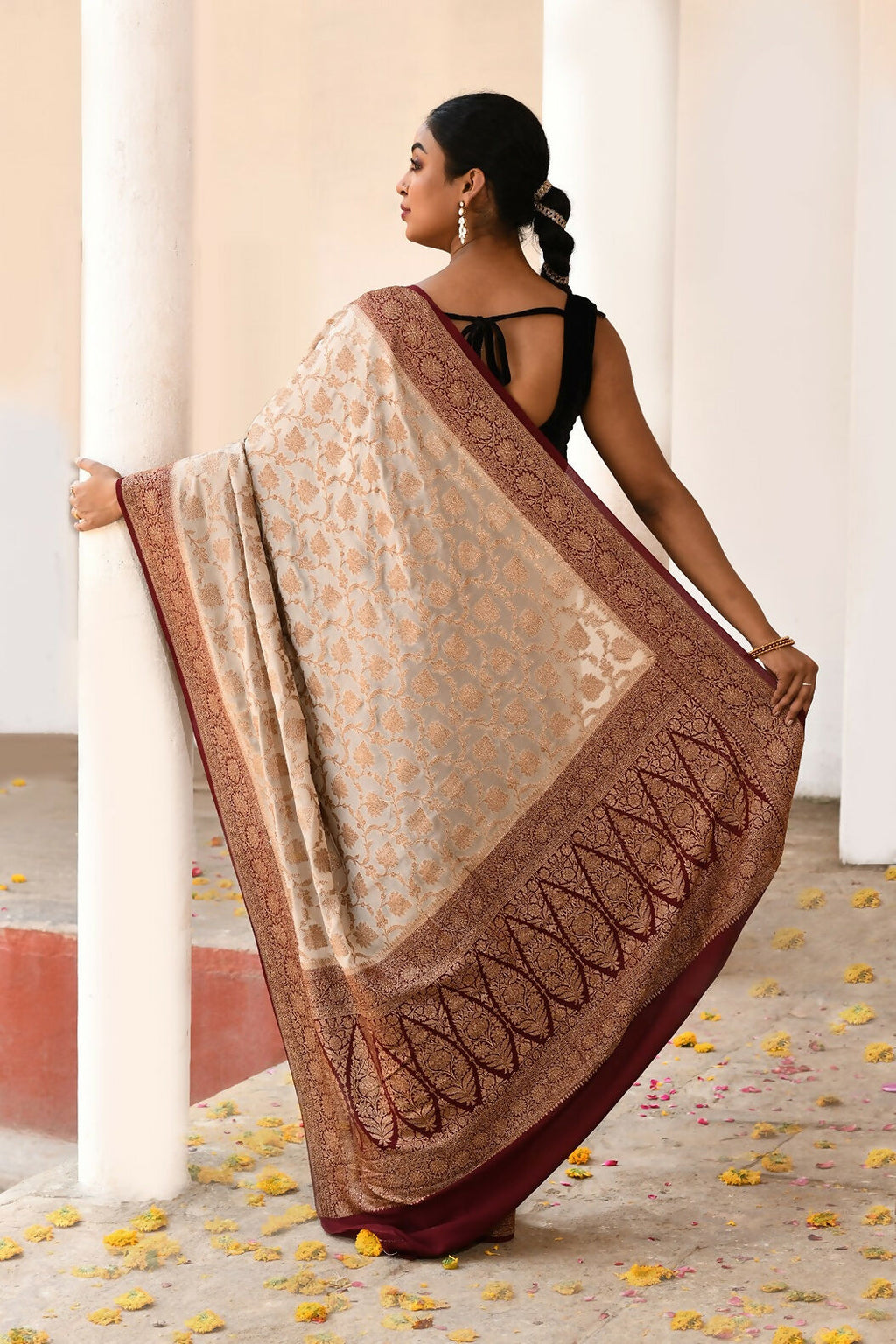Crème Crepe Chiffon Pure Handloom Banarasi Silk Saree