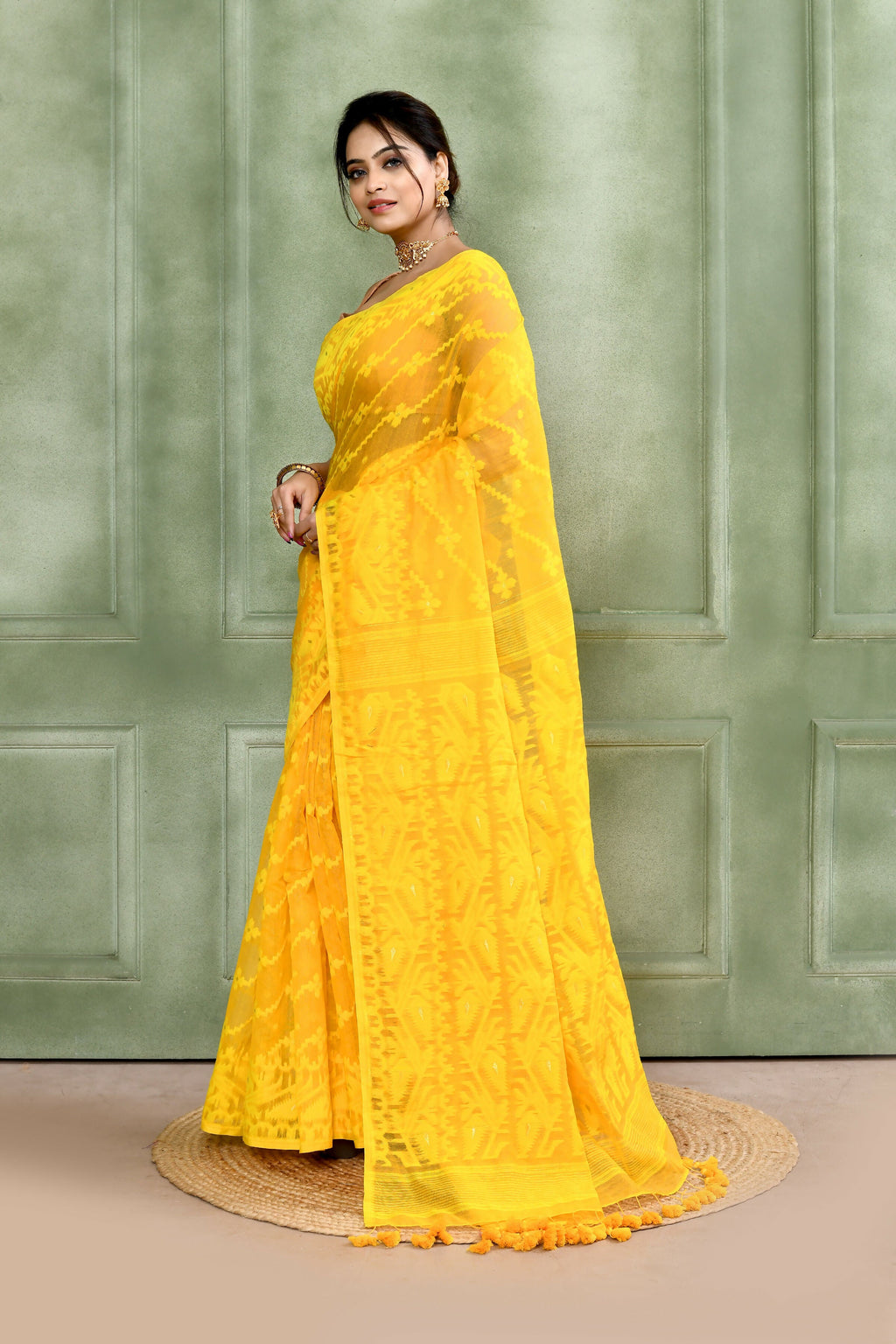 Yellow Embellished Jamdani Saree in Cotton Blend