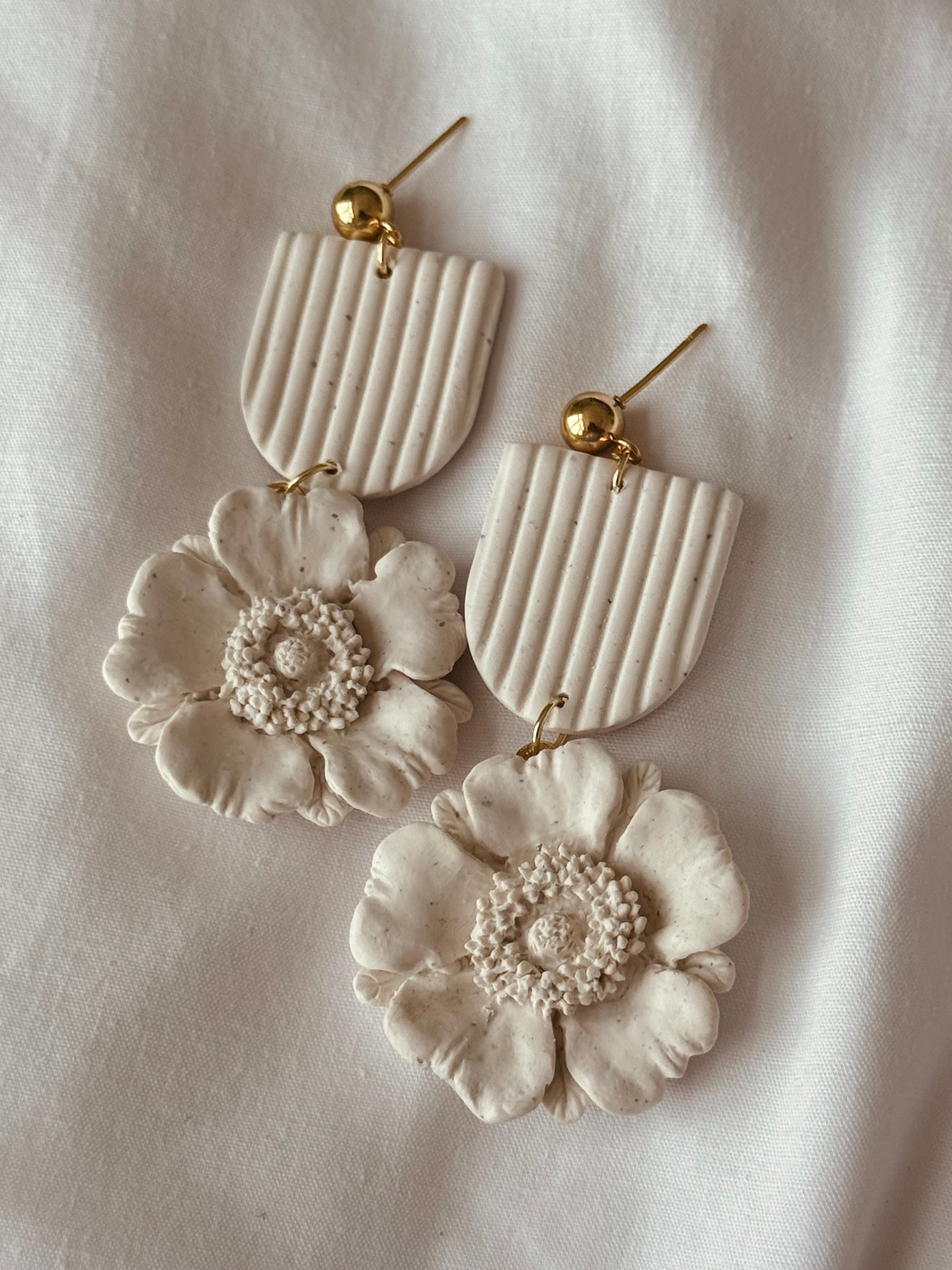 Poppies, in Dove