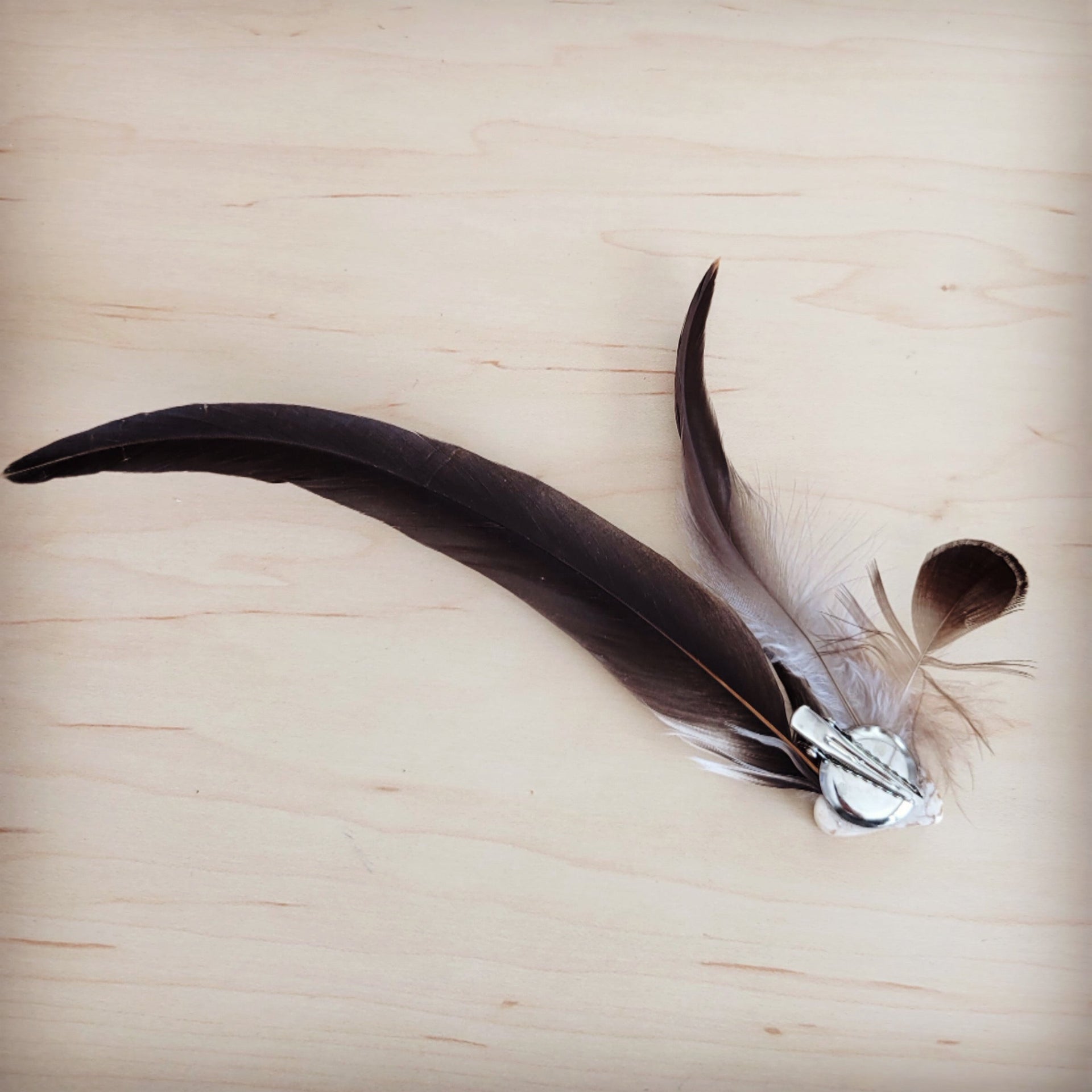 Clip-On Feather Hat Band with Turquoise and Olive Feathers - Image 3
